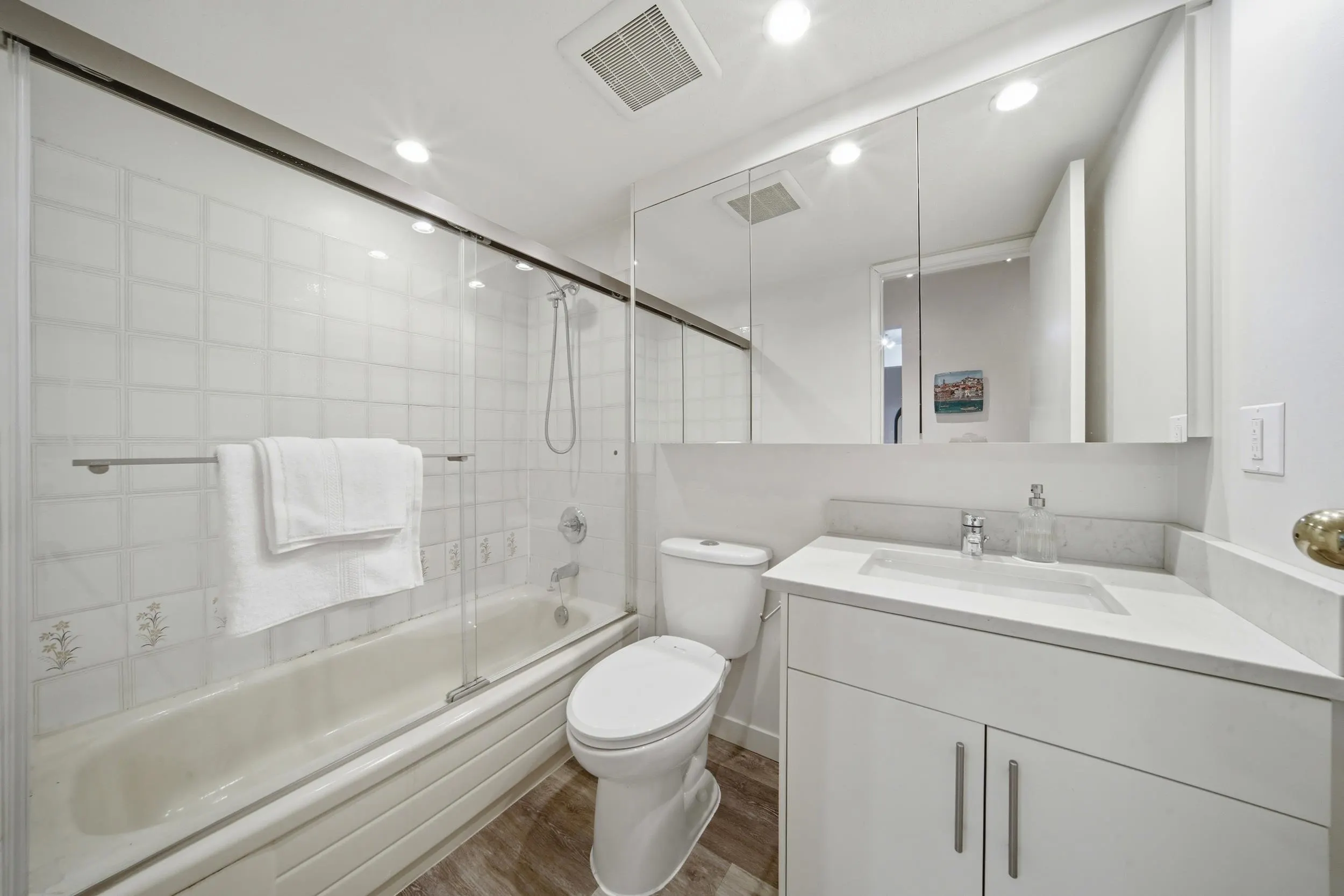 975 W 13th Avenue #209