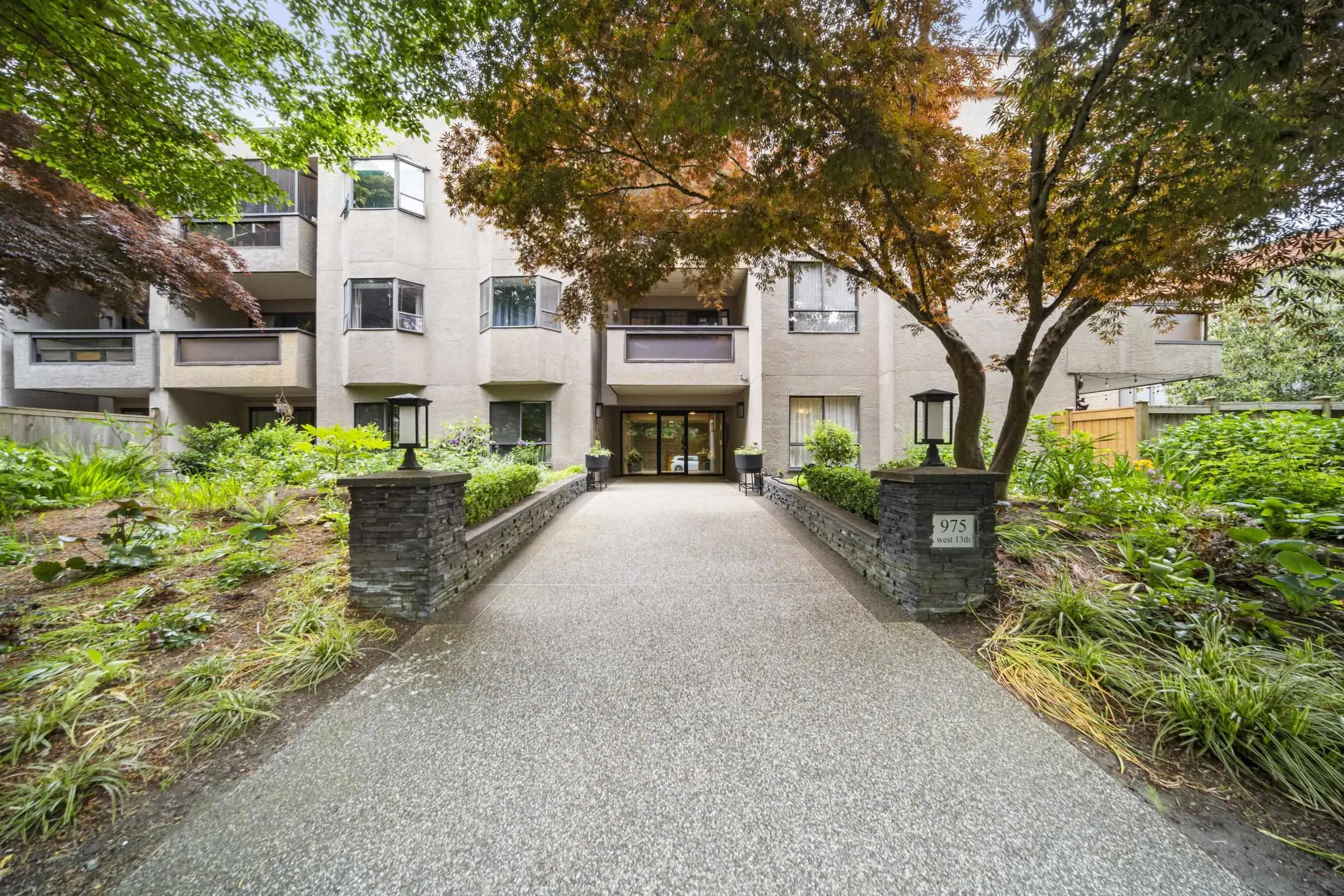 975 W 13th Avenue #209