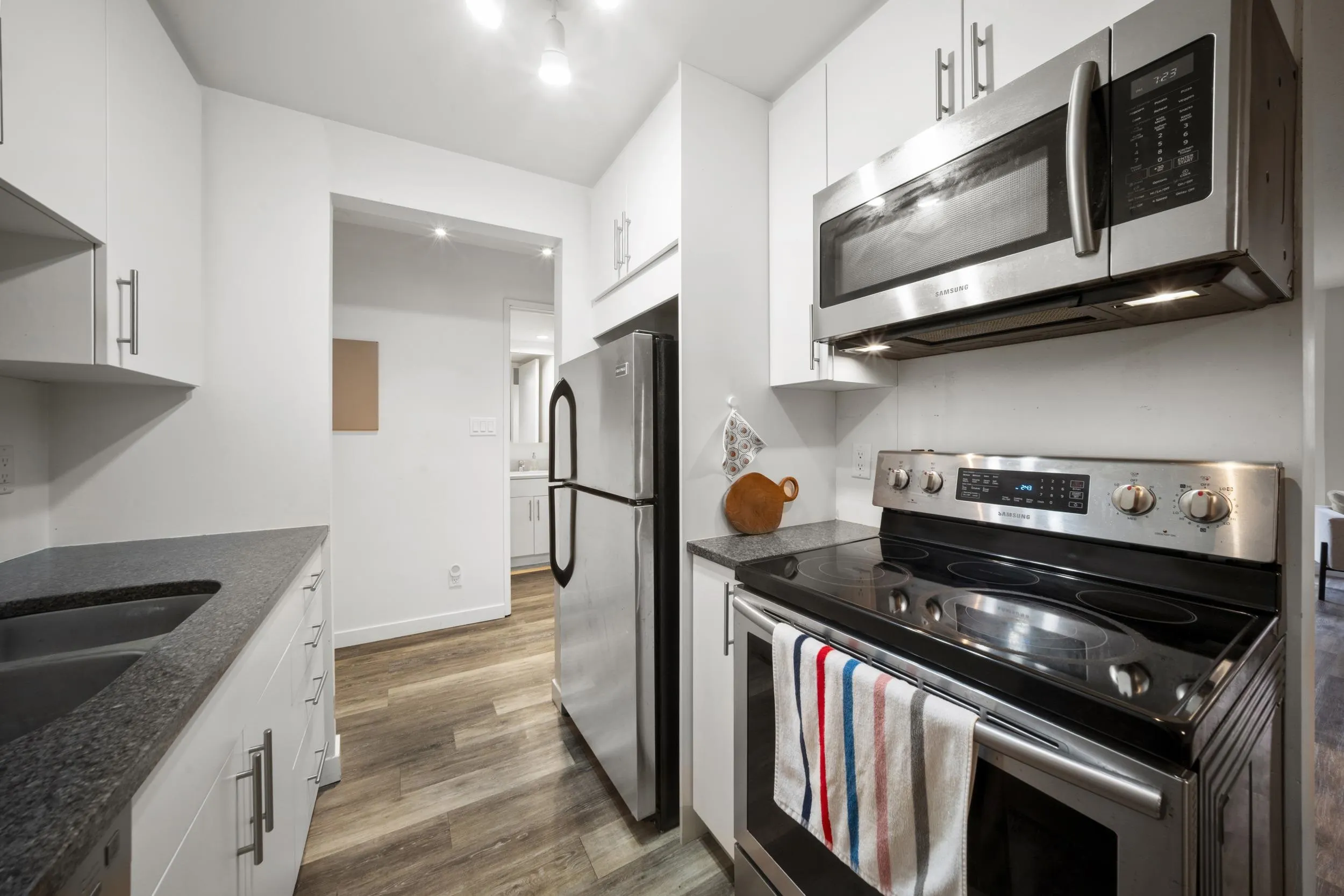 975 W 13th Avenue #209