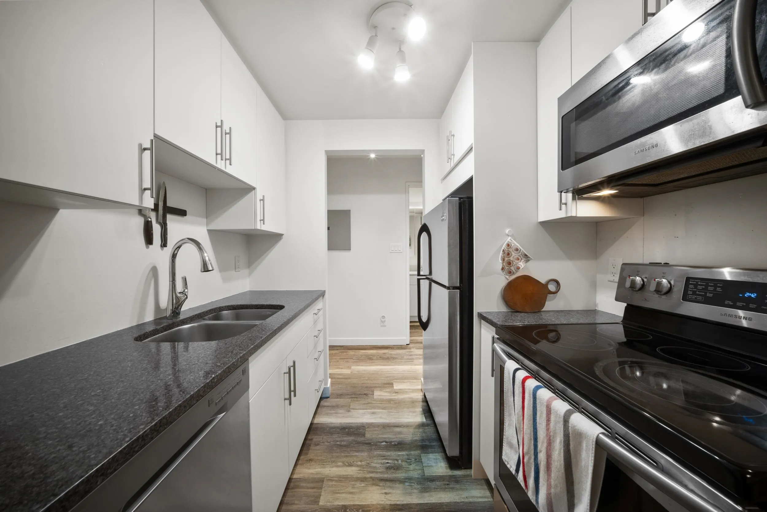 975 W 13th Avenue #209