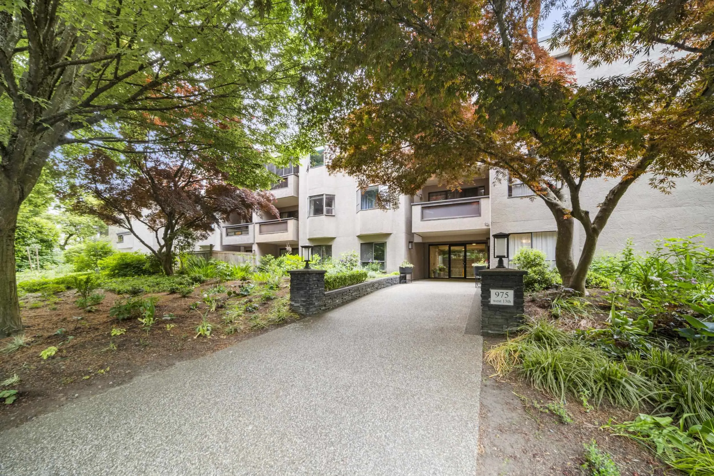 975 W 13th Avenue #209