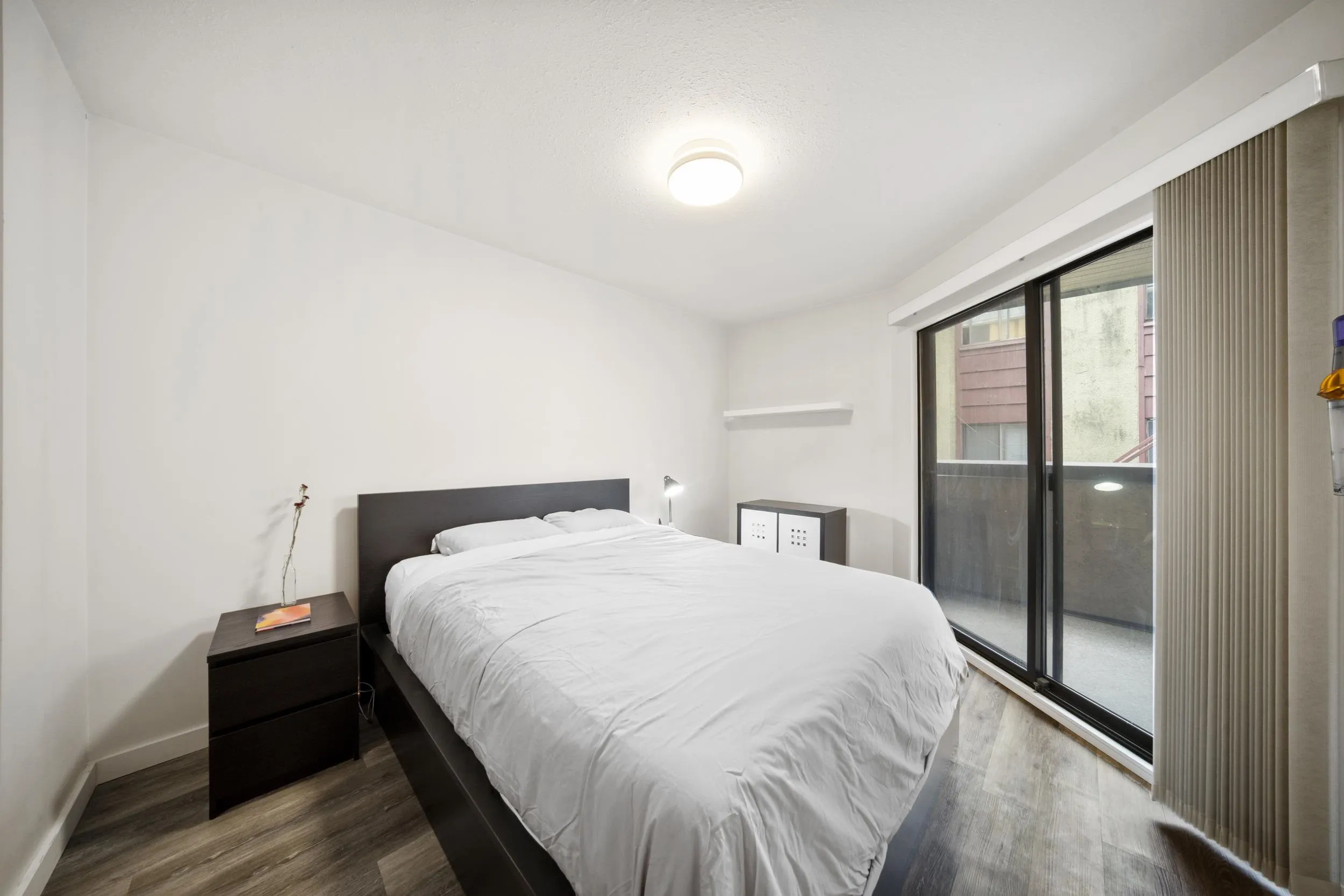 975 W 13th Avenue #209