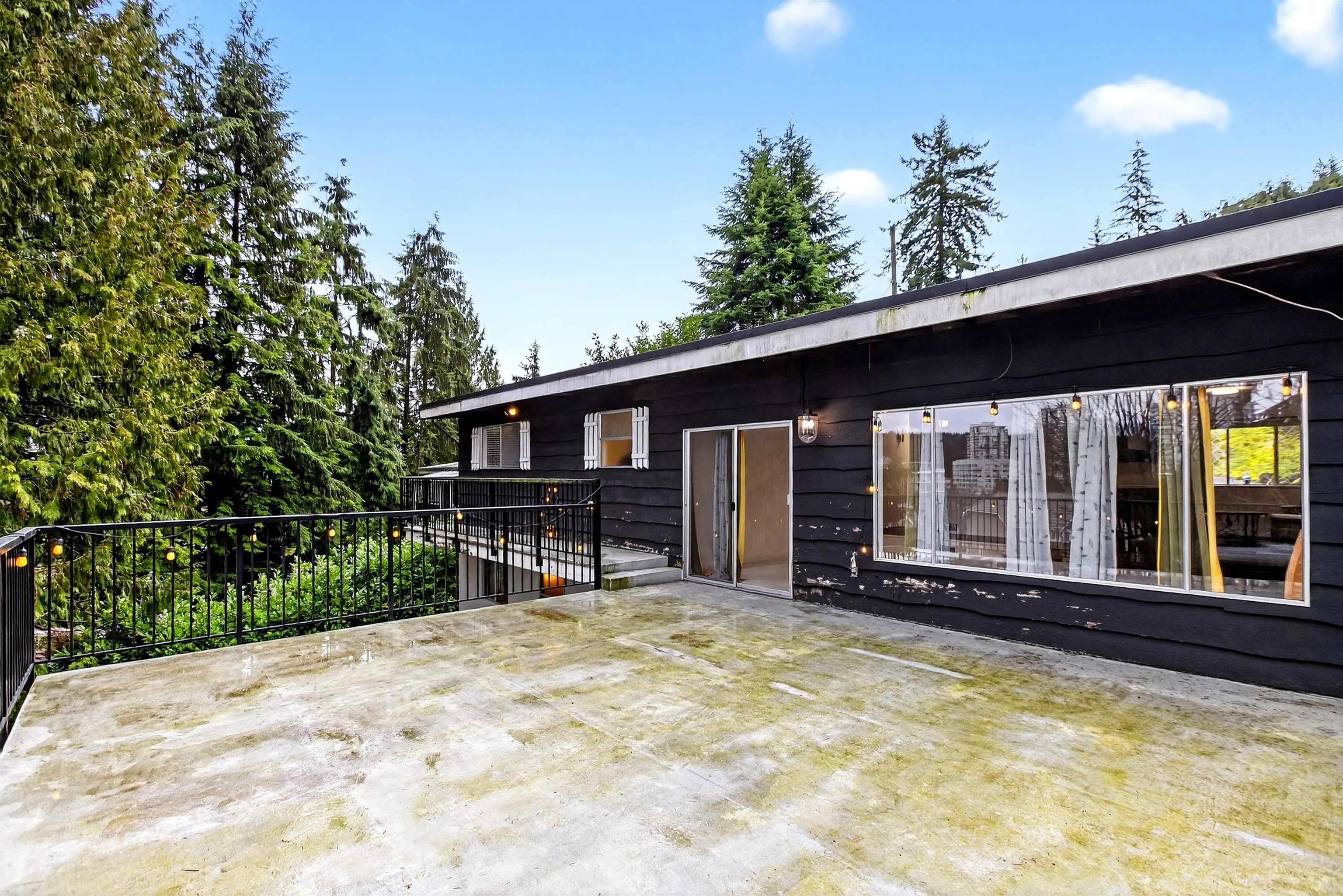 3362 Viewmount Drive