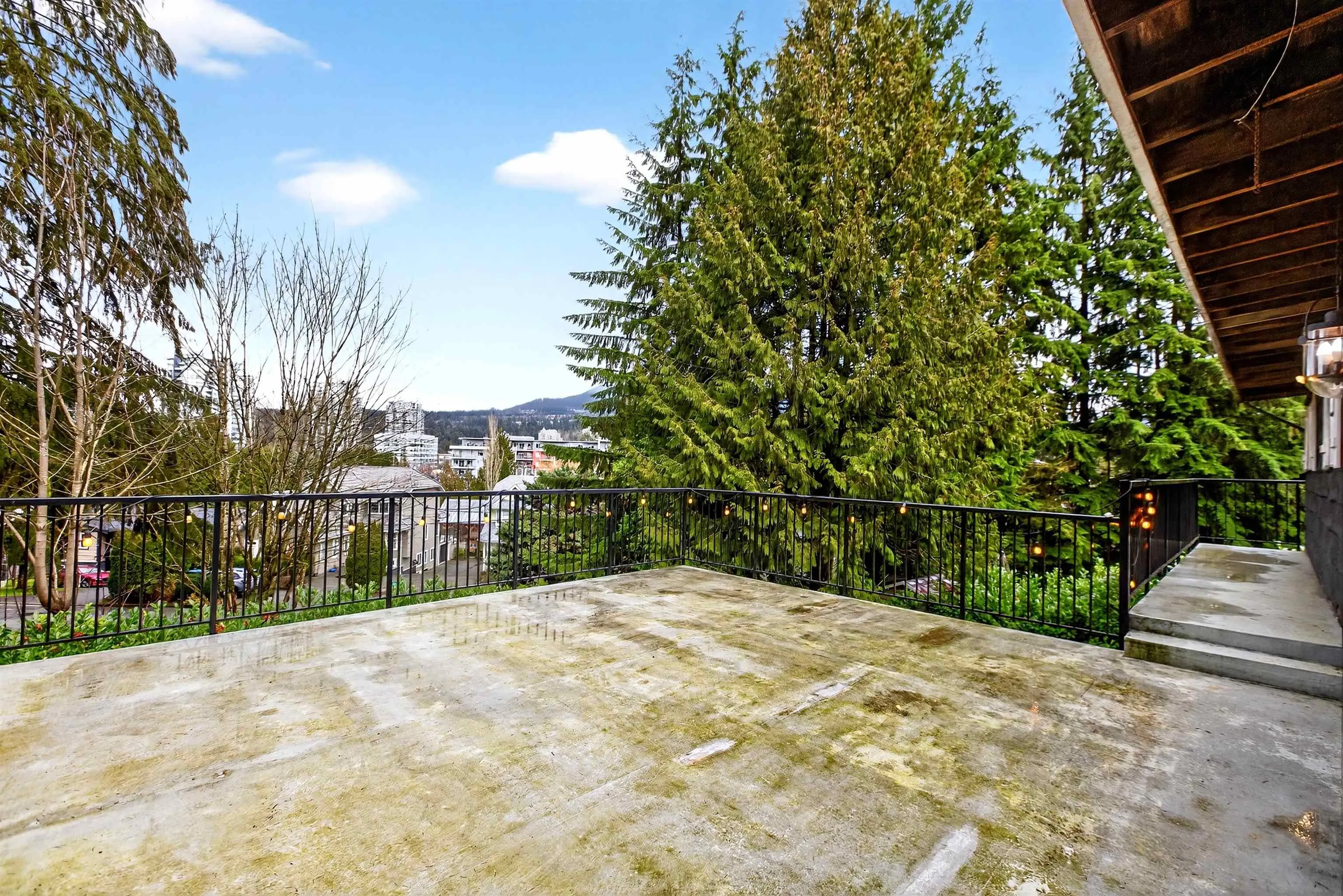 3362 Viewmount Drive