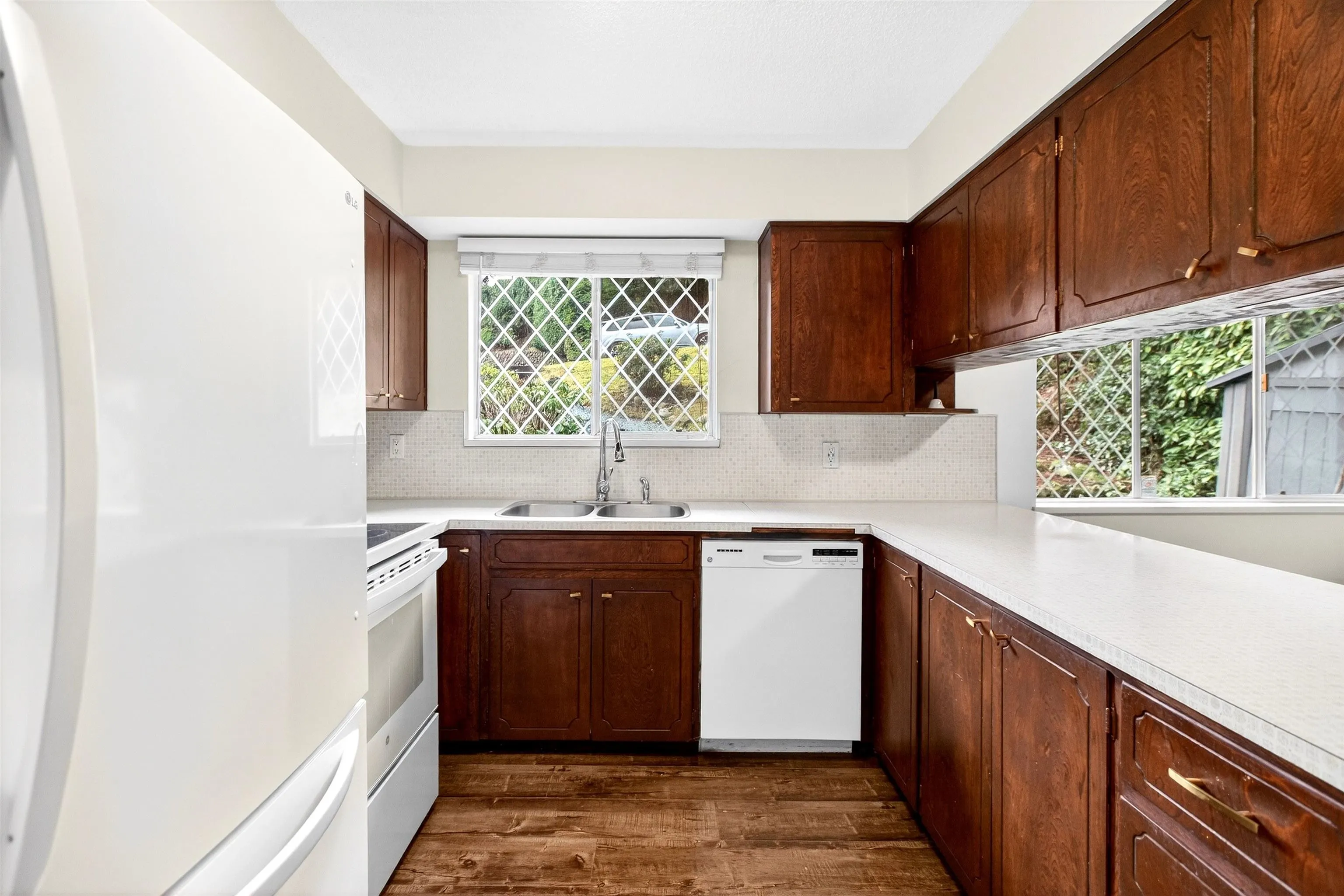 3362 Viewmount Drive