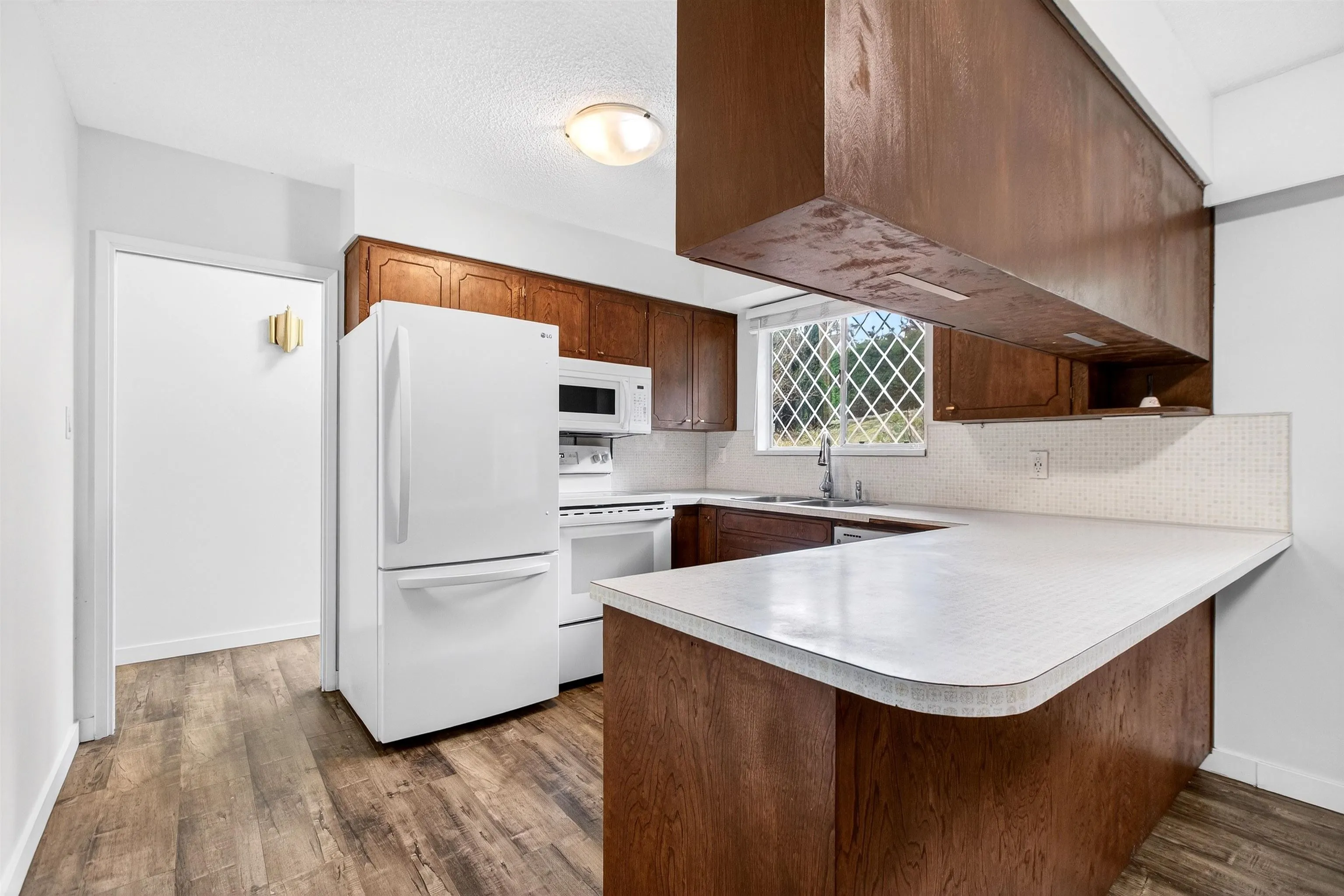 3362 Viewmount Drive