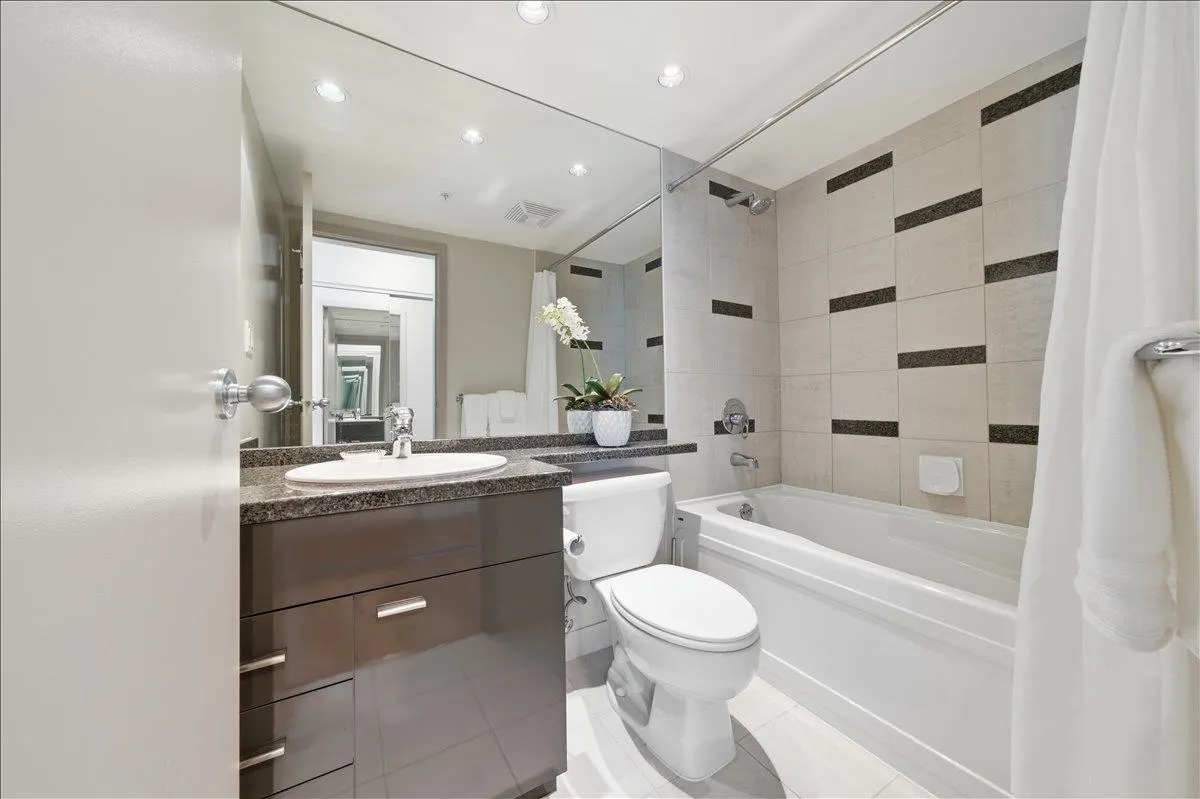 1408 Strathmore Mews #2002