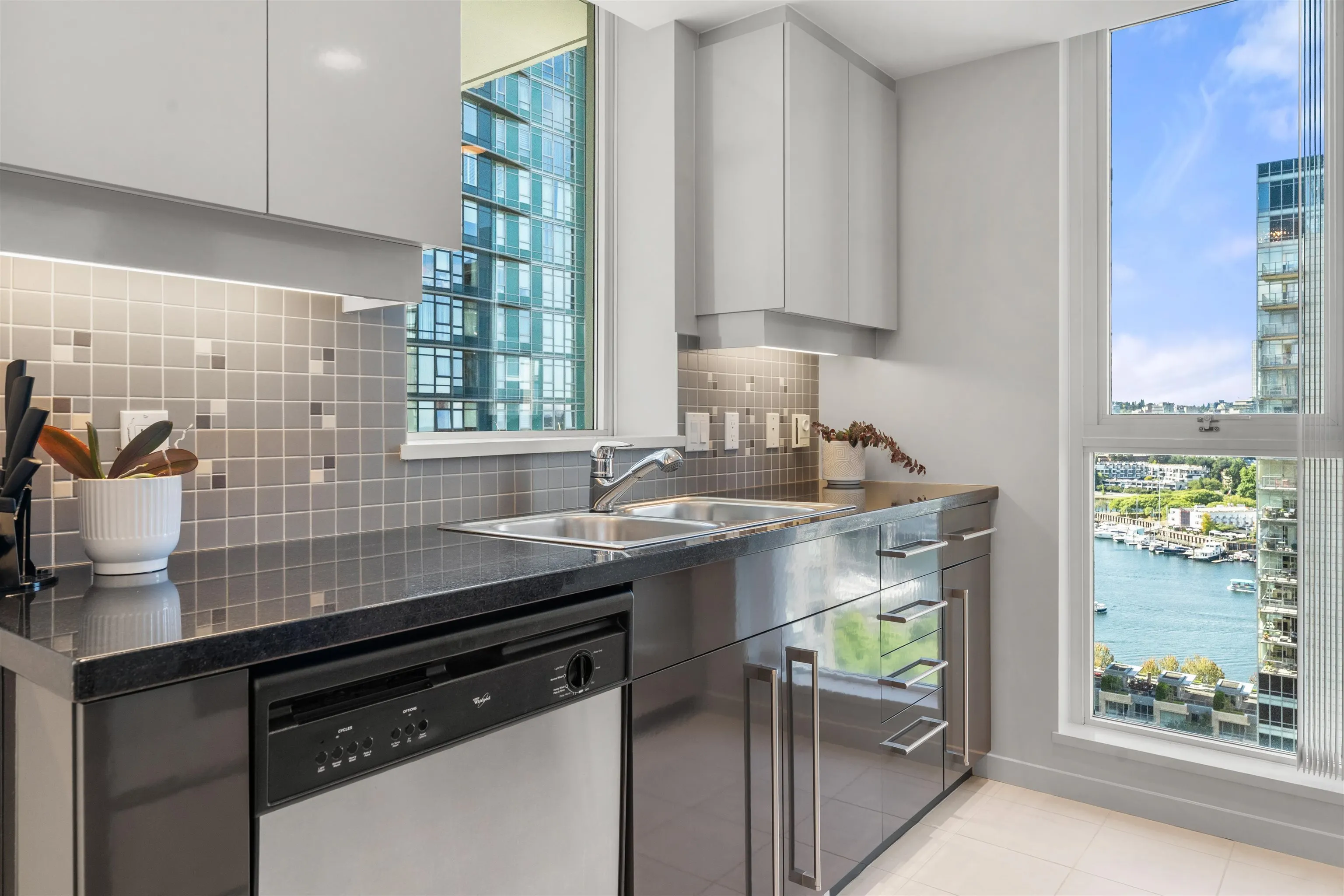 1408 Strathmore Mews #2002
