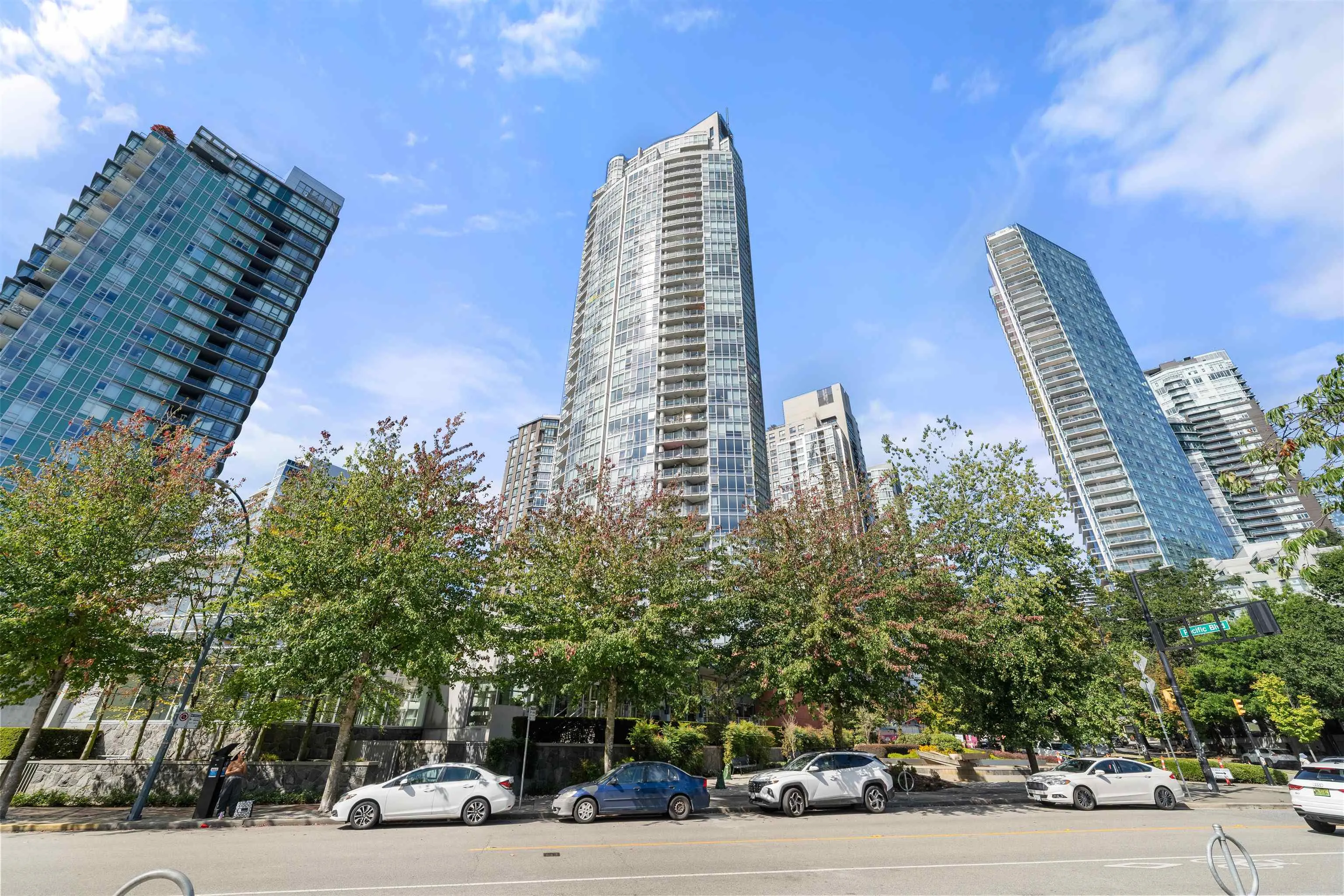 1408 Strathmore Mews #2002