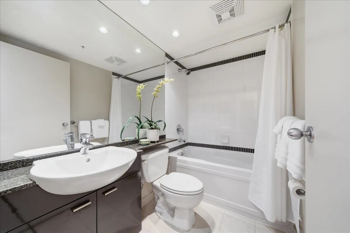 1408 Strathmore Mews #2002