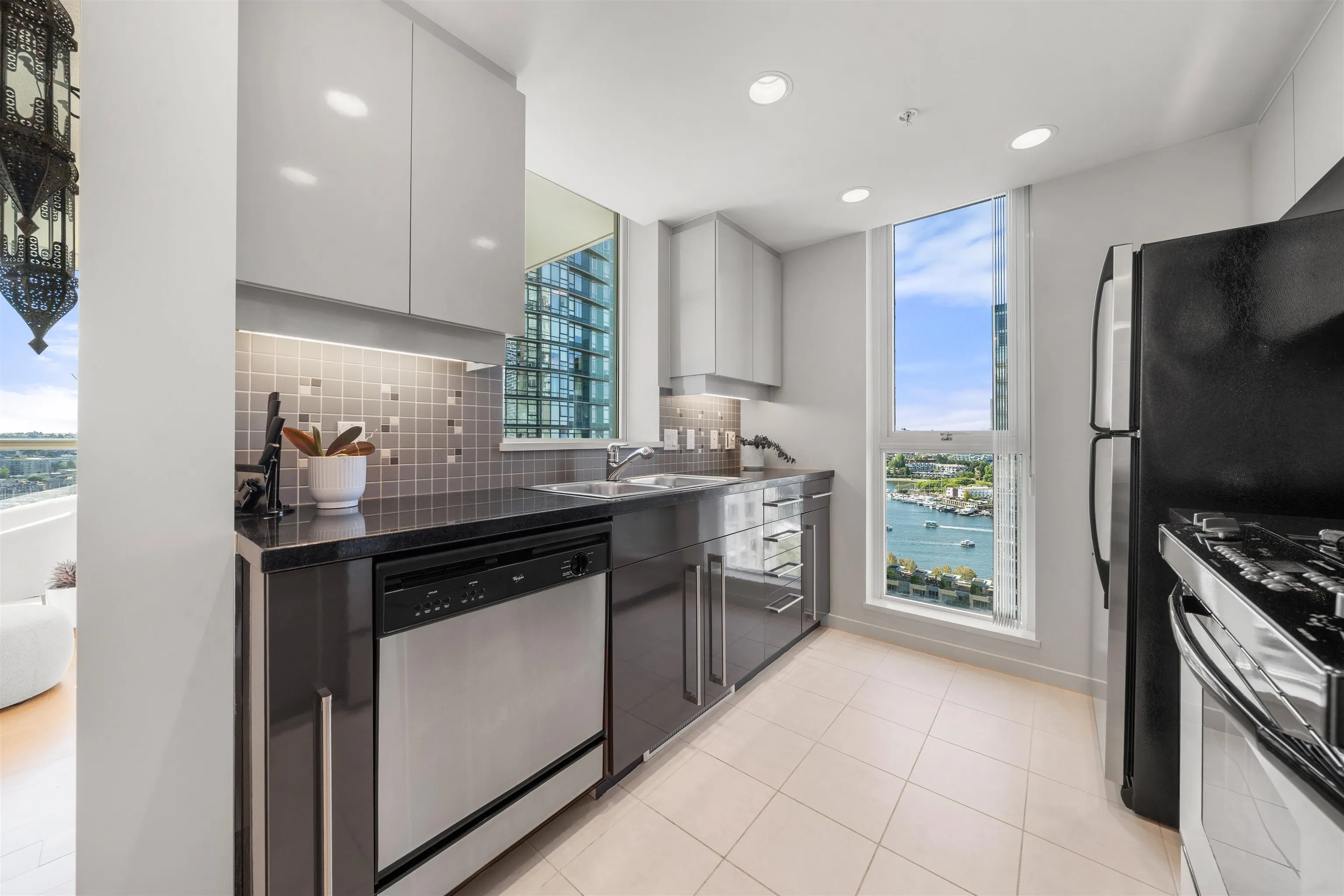 1408 Strathmore Mews #2002