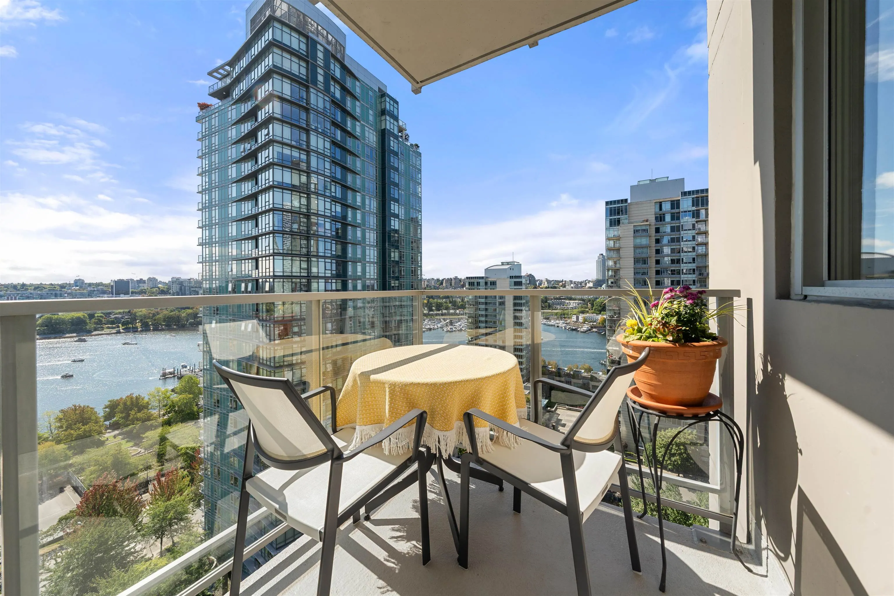 1408 Strathmore Mews #2002