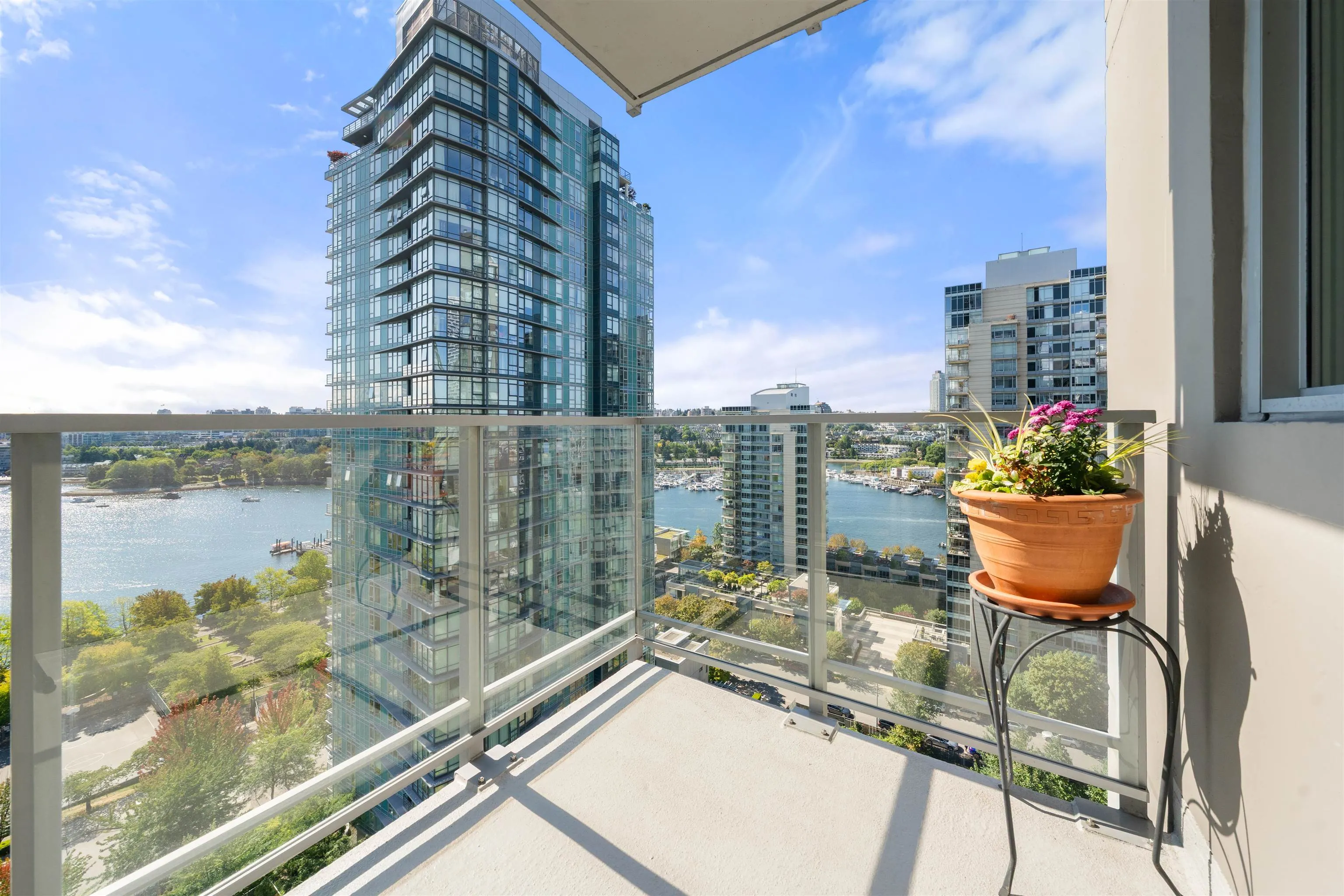 1408 Strathmore Mews #2002