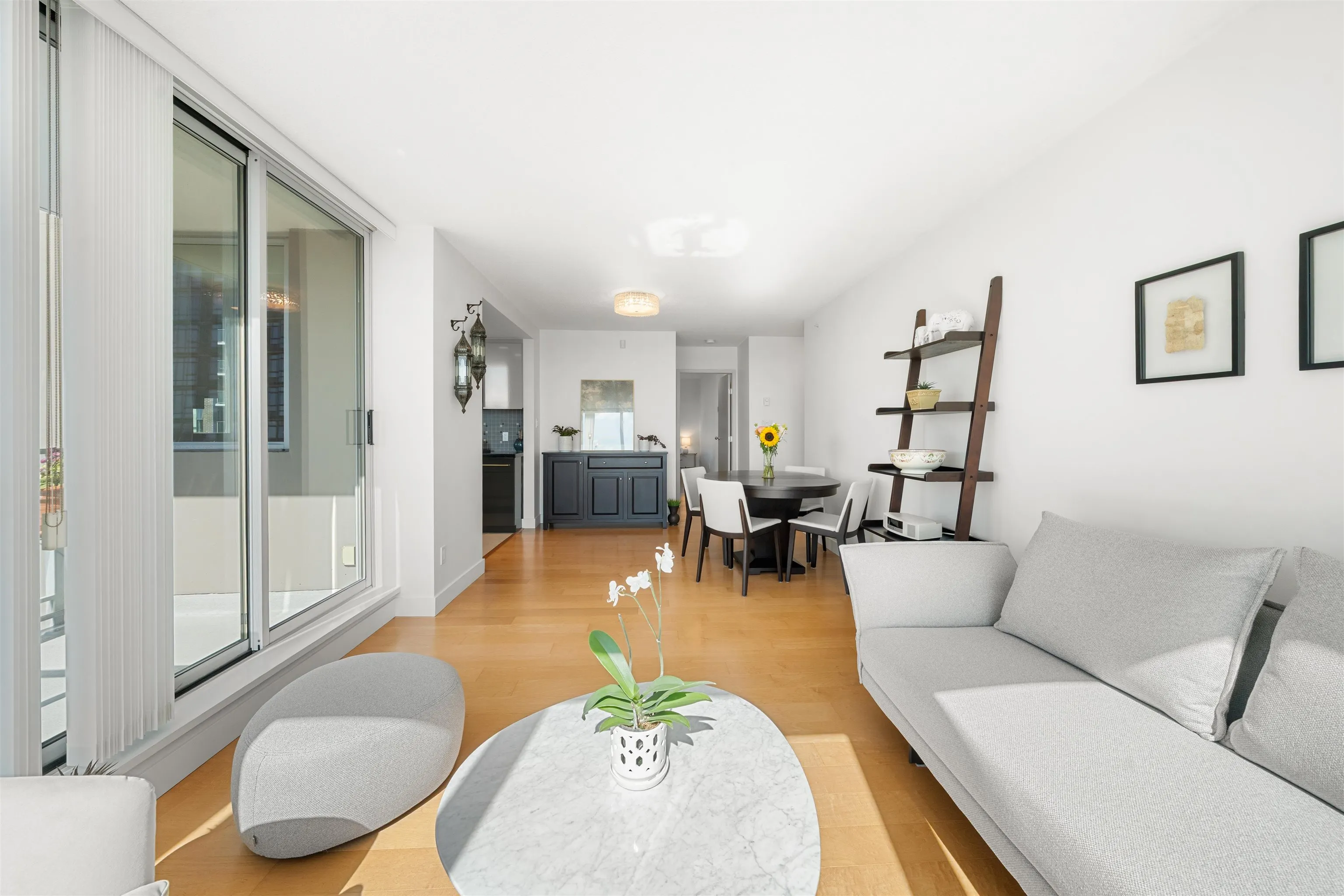 1408 Strathmore Mews #2002