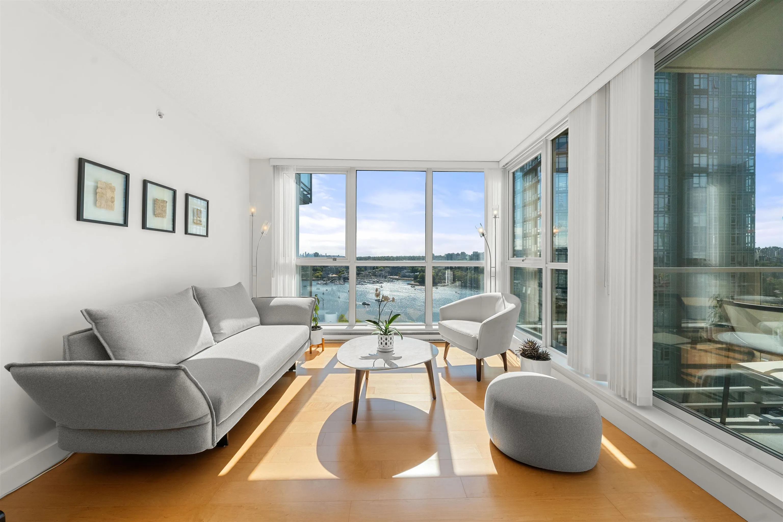 1408 Strathmore Mews #2002