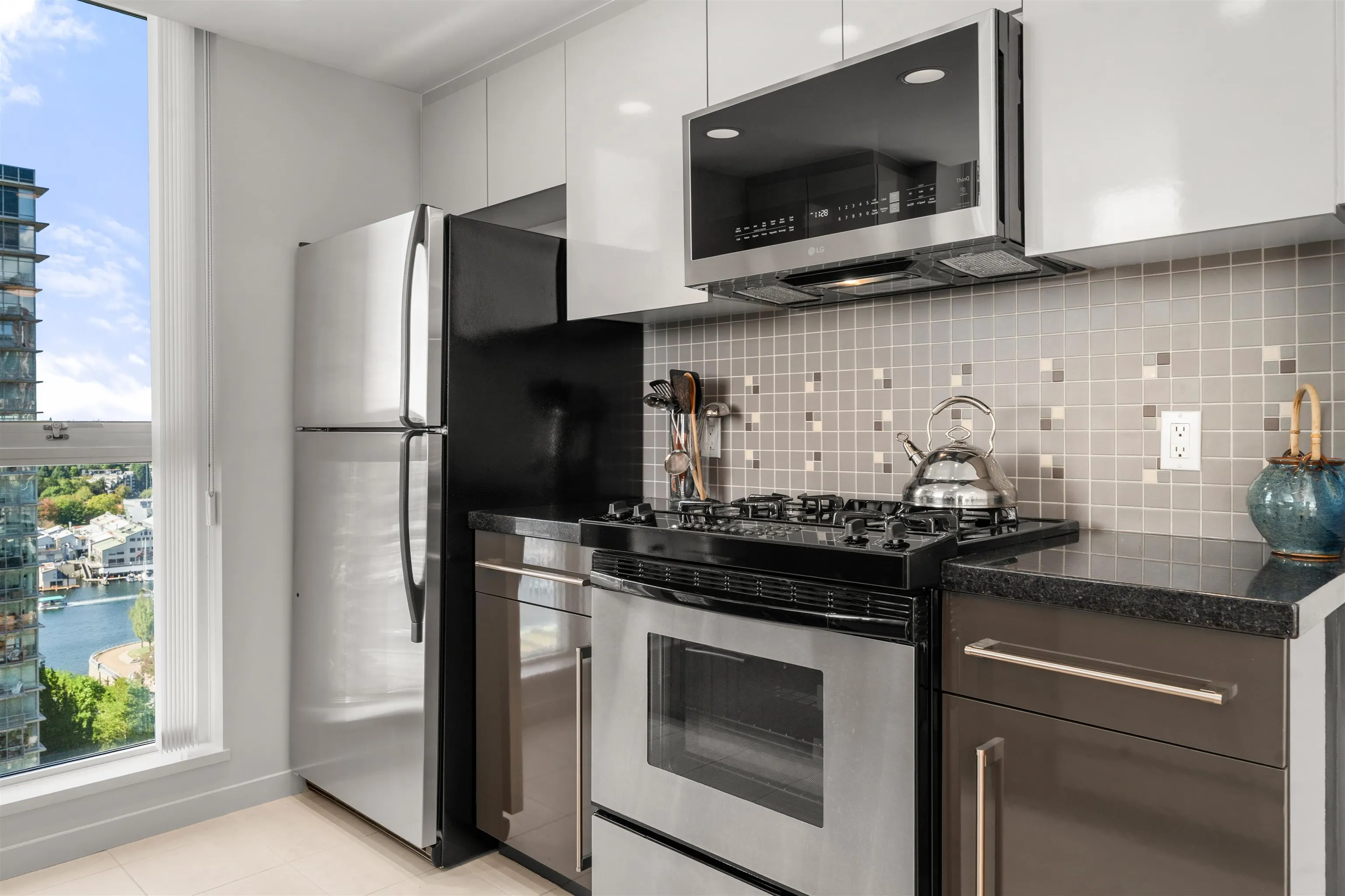 1408 Strathmore Mews #2002