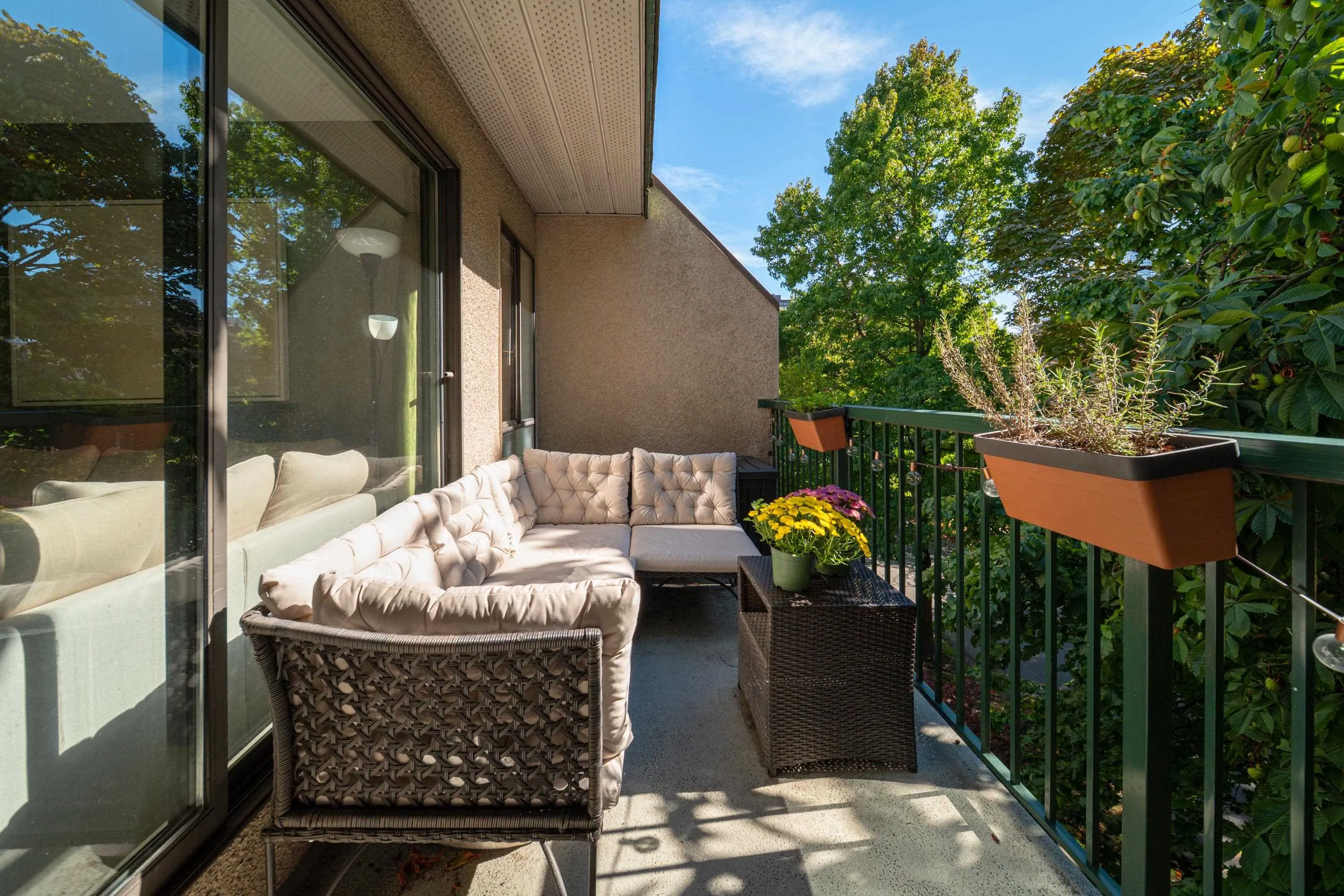 1169 Nelson Street #403
