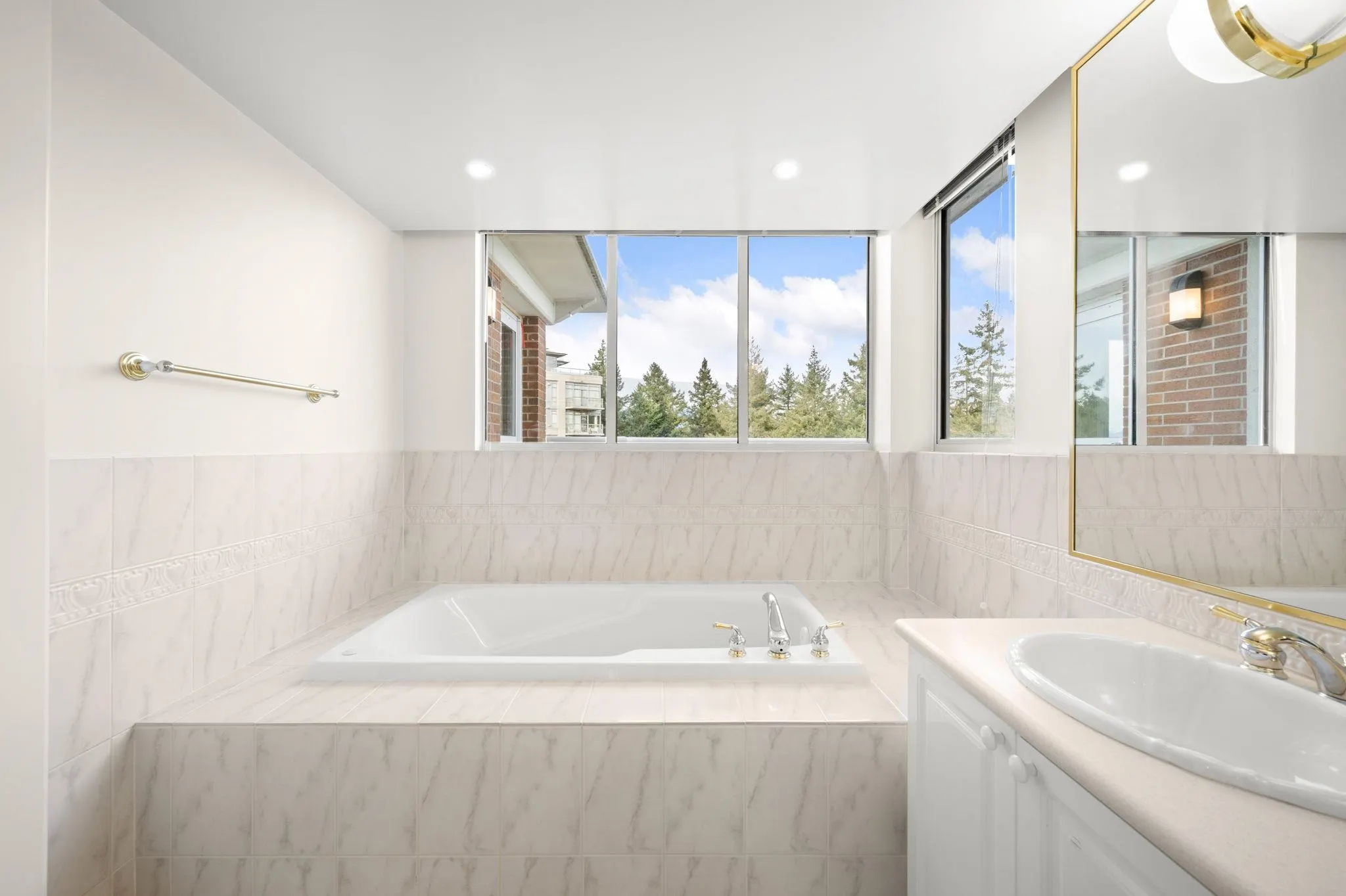 5615 Hampton Place #1700