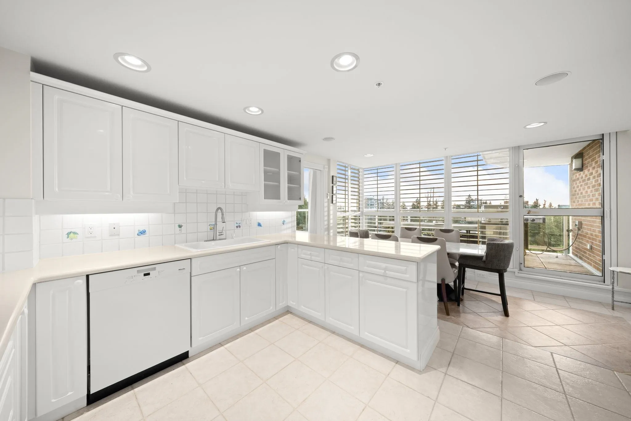 5615 Hampton Place #1700