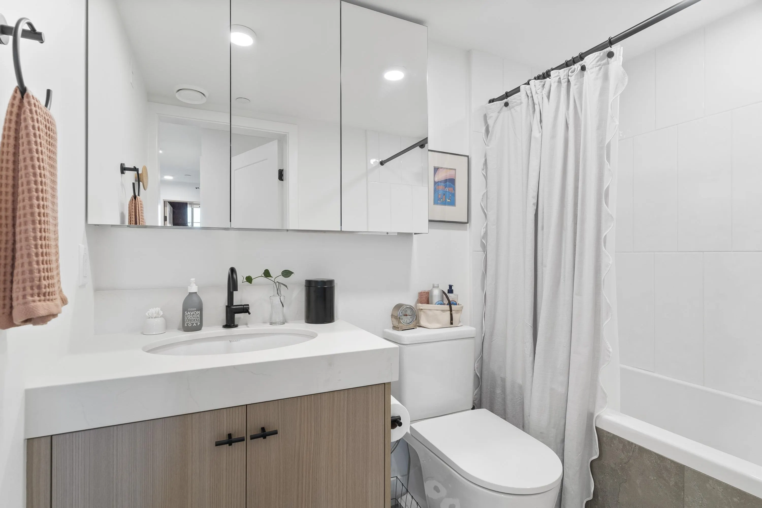 157 W King Edward #102