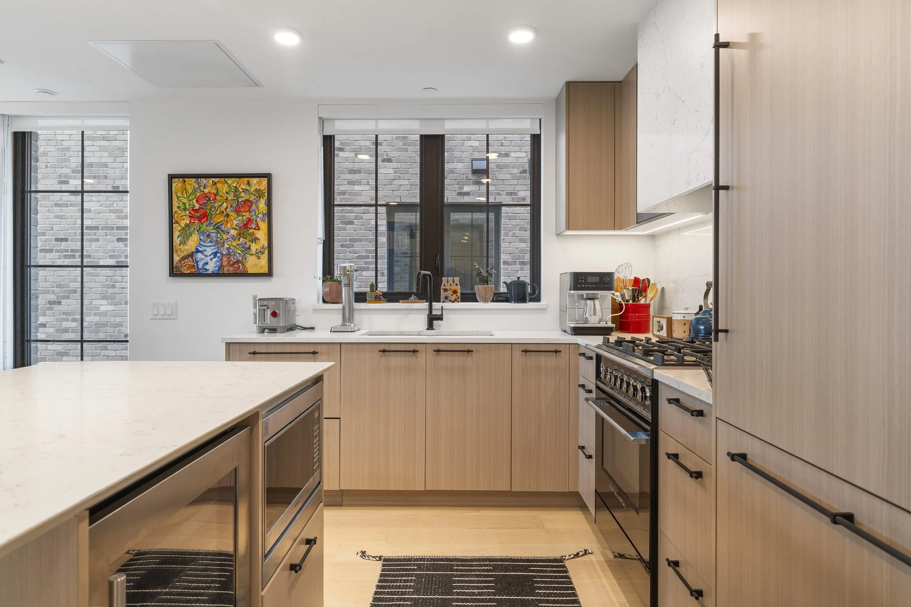 157 W King Edward #102
