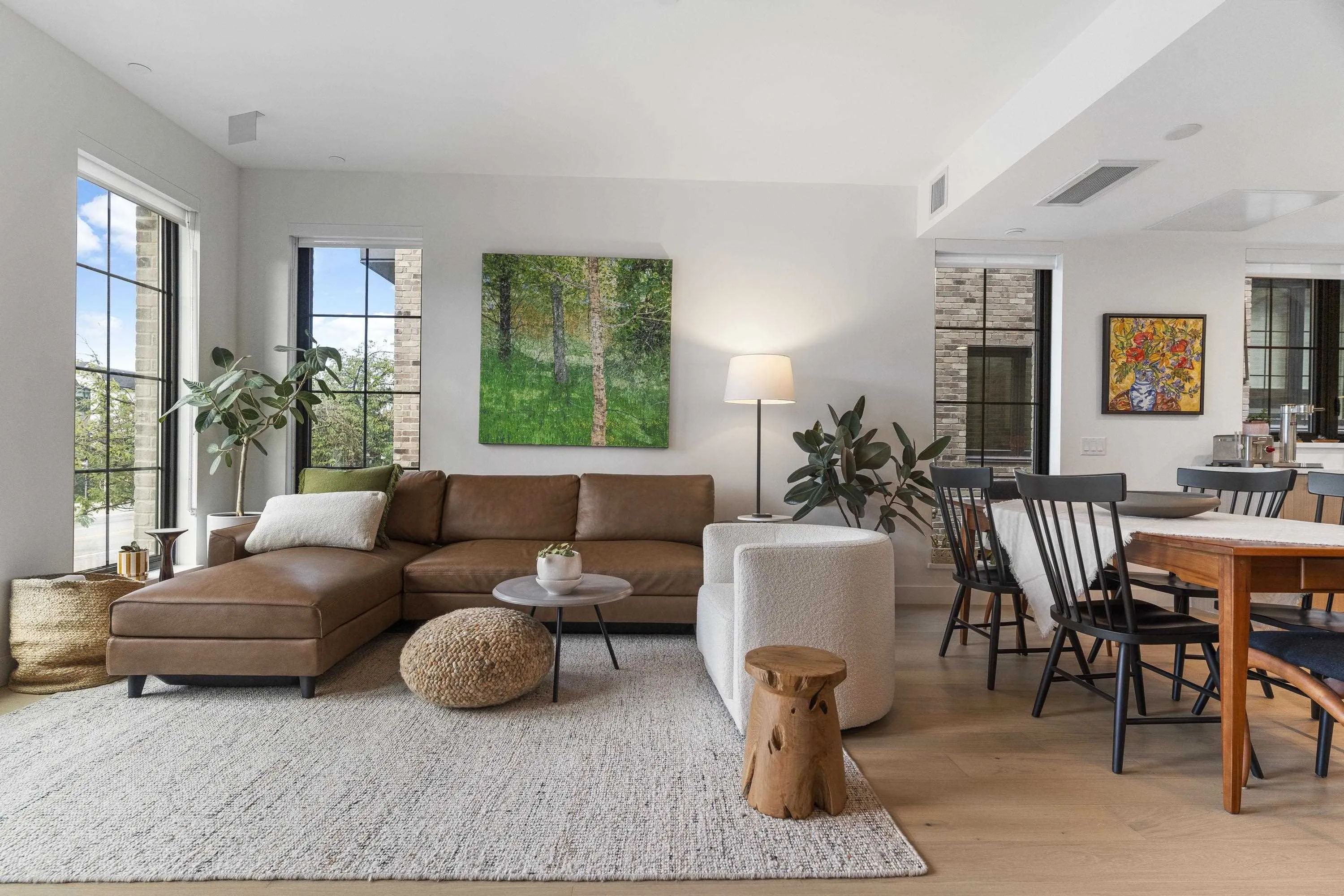 157 W King Edward #102