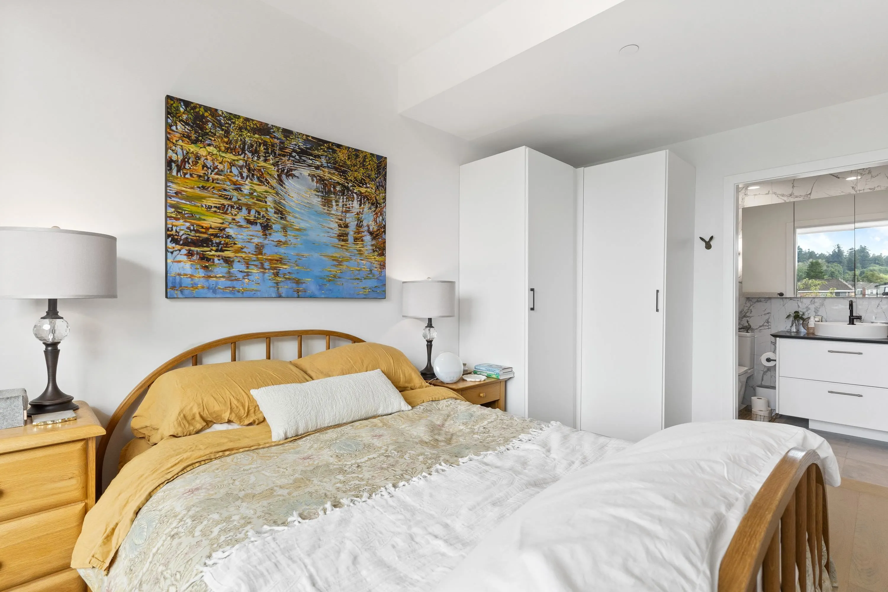 157 W King Edward #102