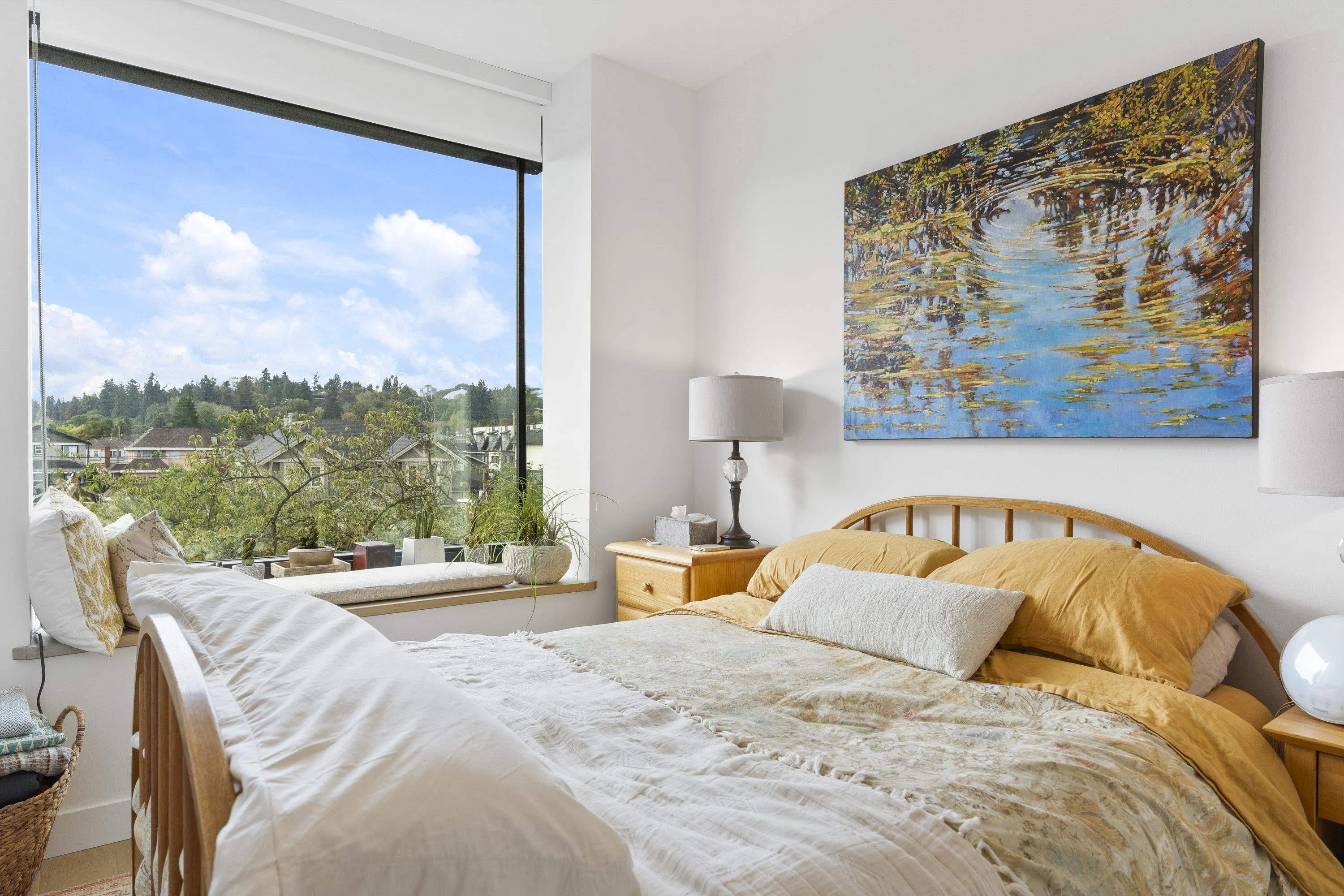 157 W King Edward #102