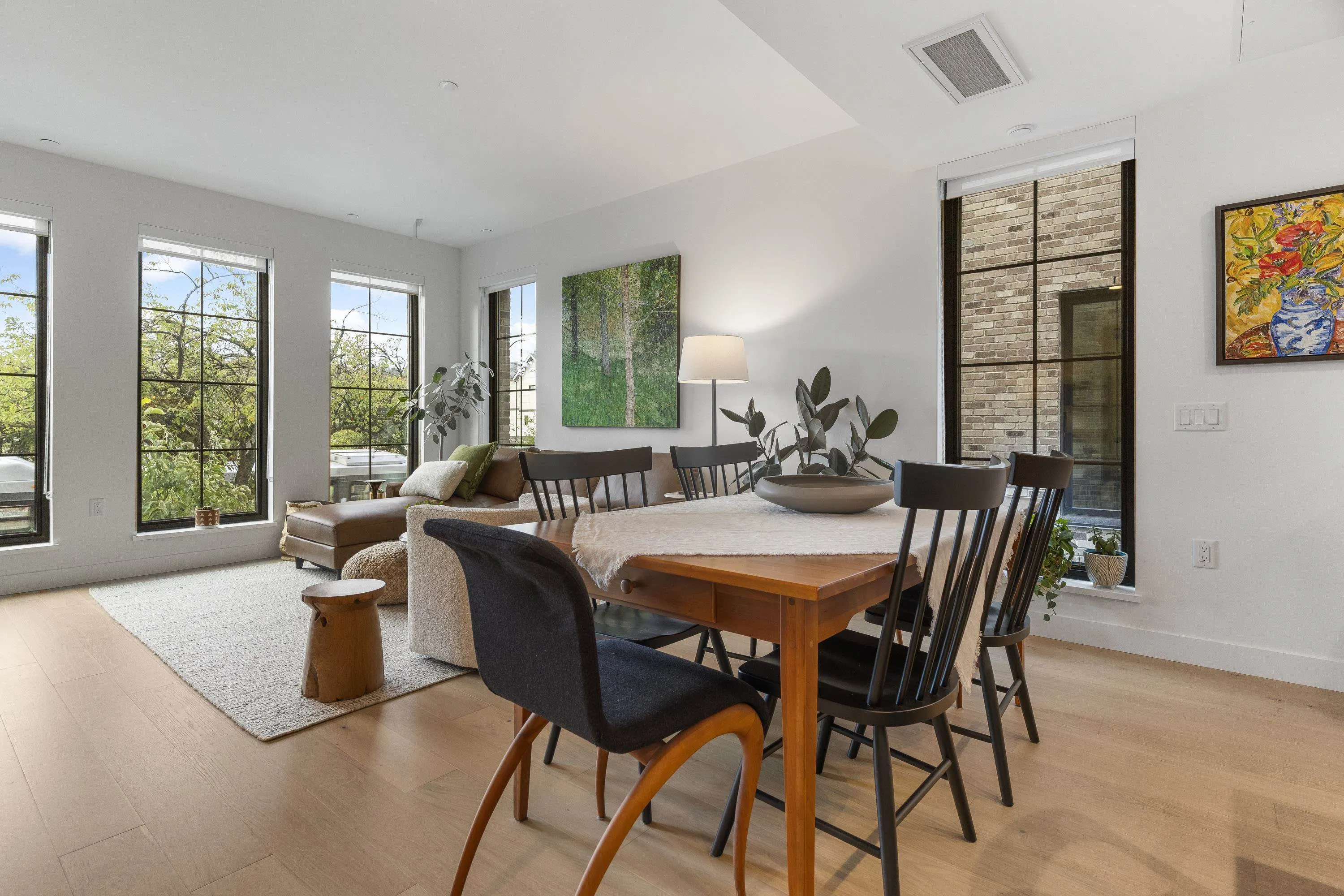 157 W King Edward #102