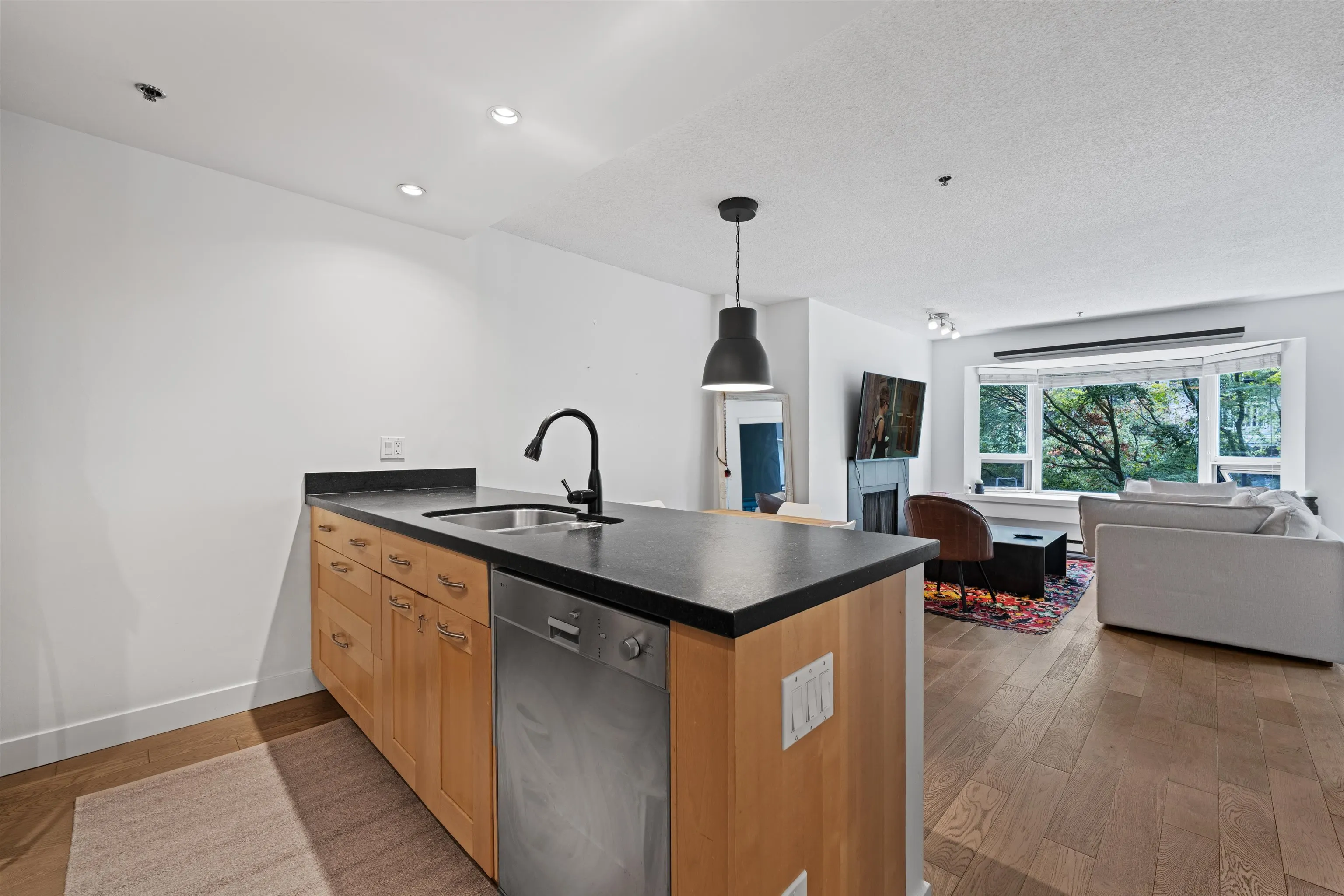1925 W 2nd Avenue #304