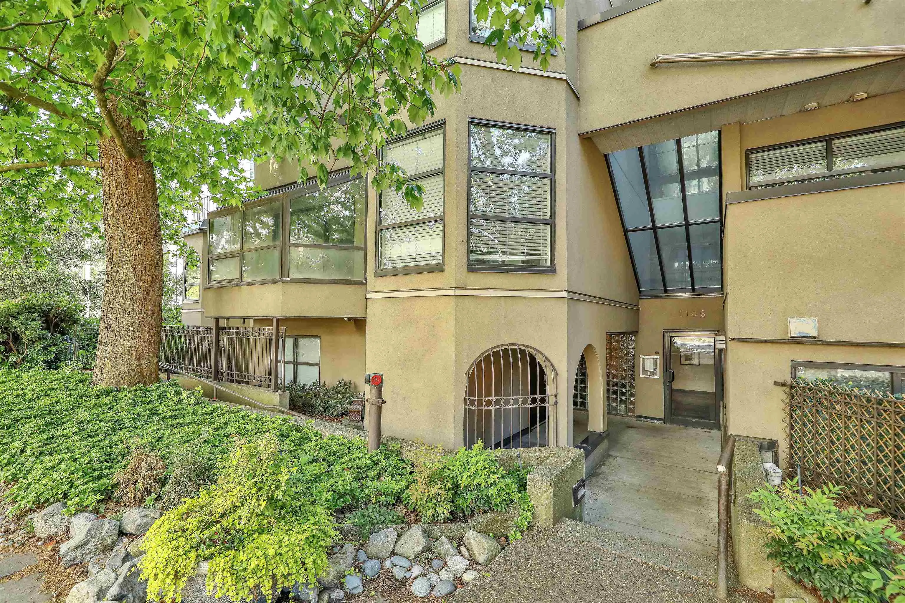 1106 Pacific St Street #208