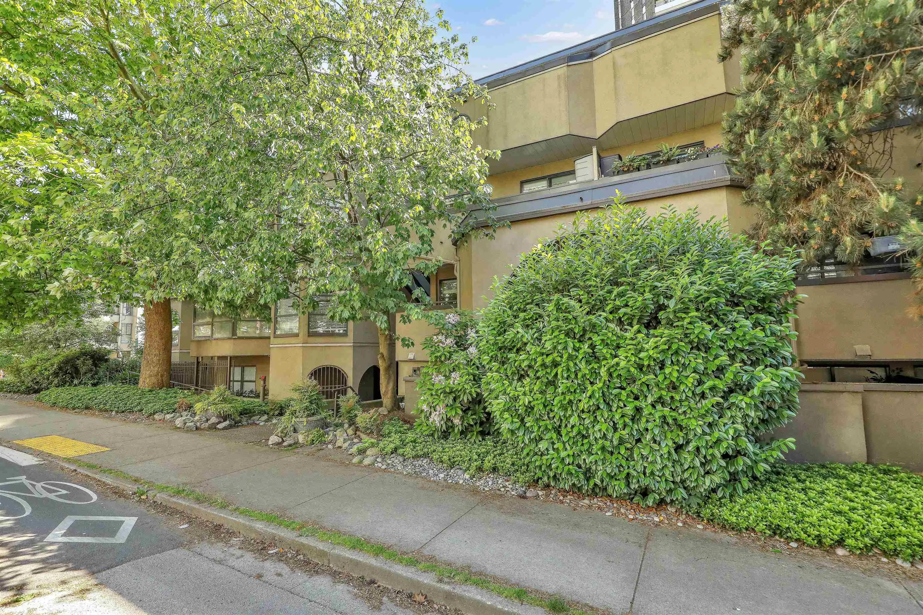 1106 Pacific St Street #208