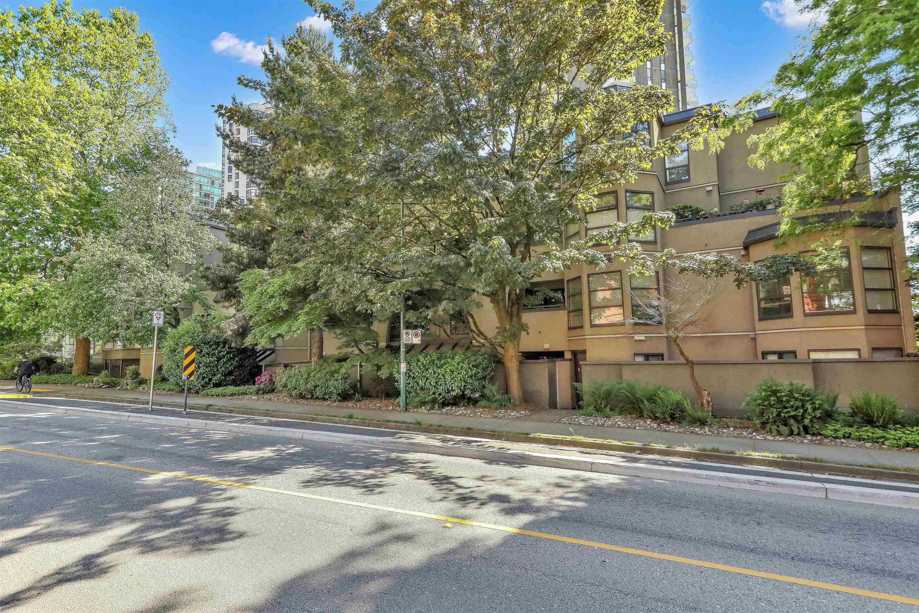 1106 Pacific St Street #208