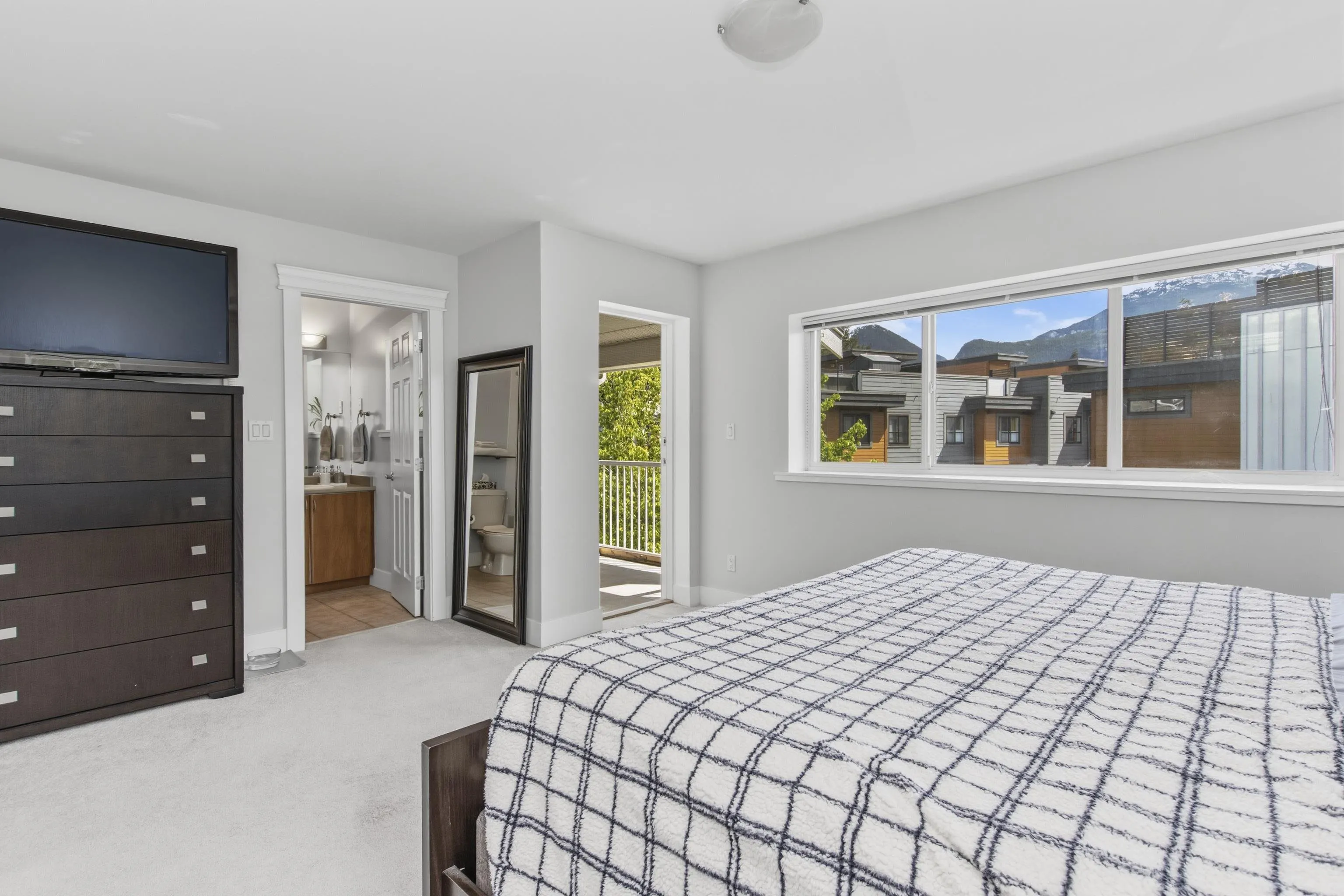 1200 Edgewater Drive #2
