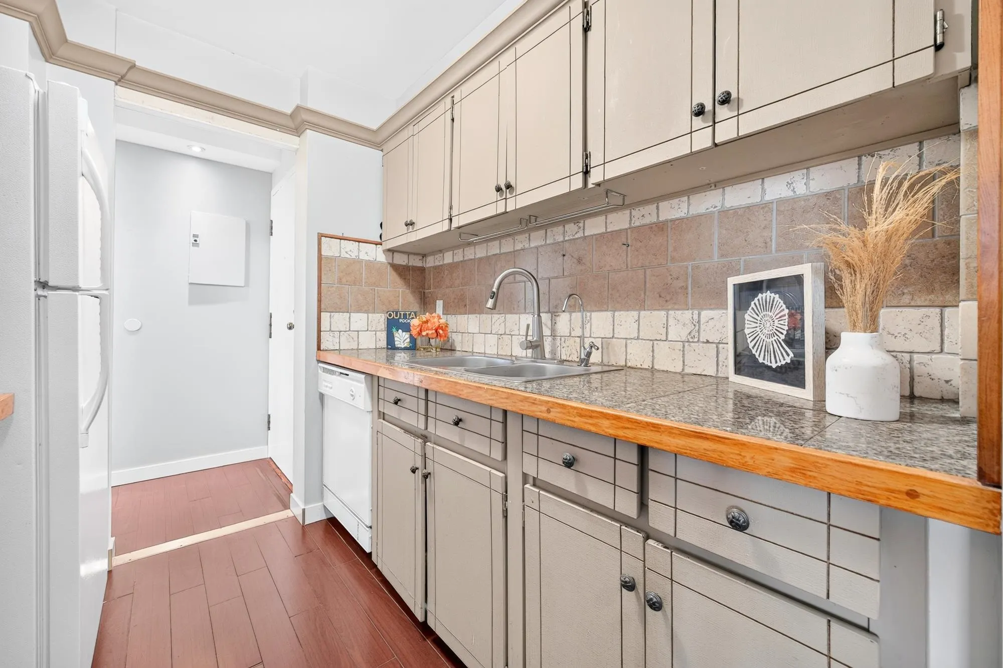6759 Willingdon Avenue #1105