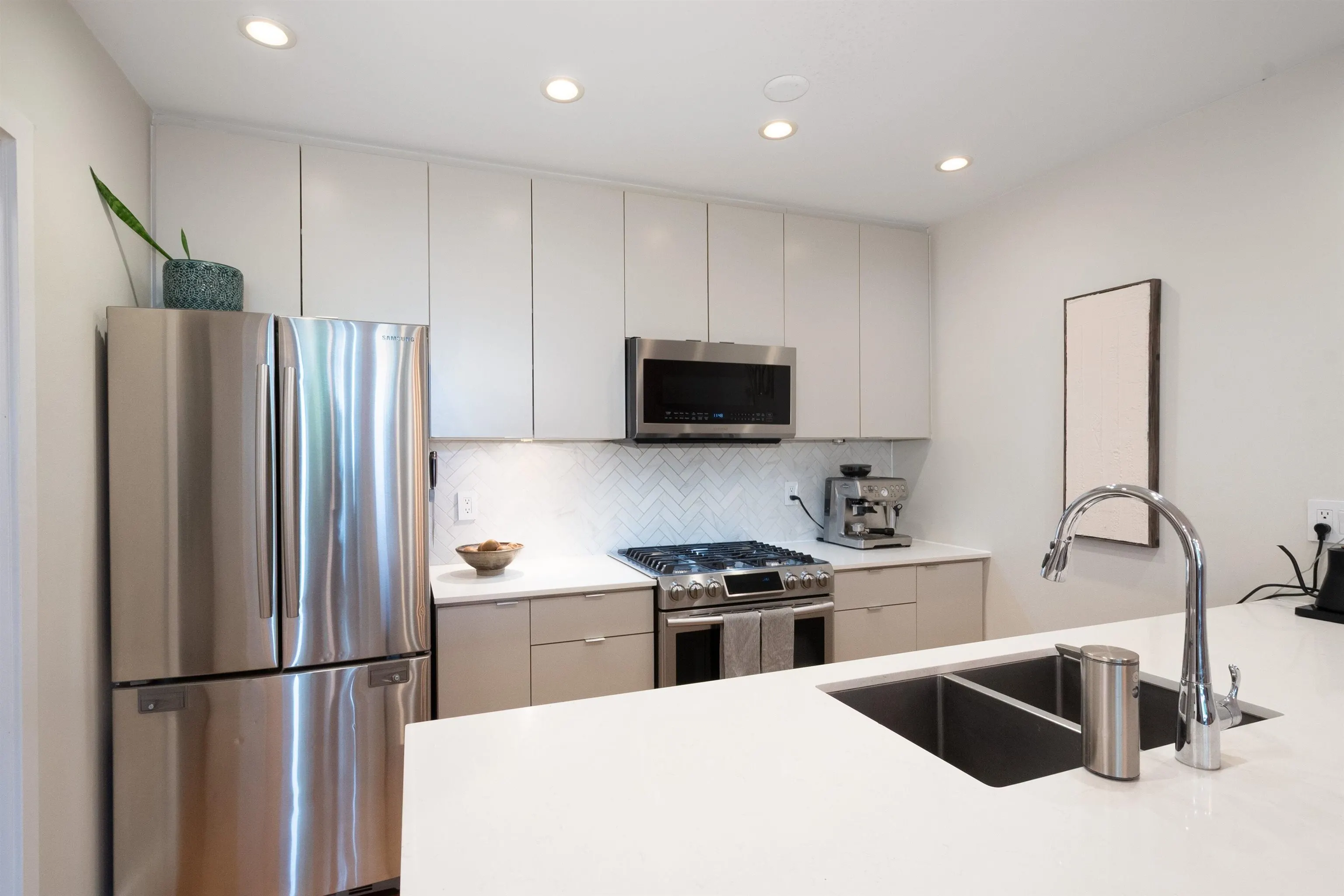 290 E 11th Avenue