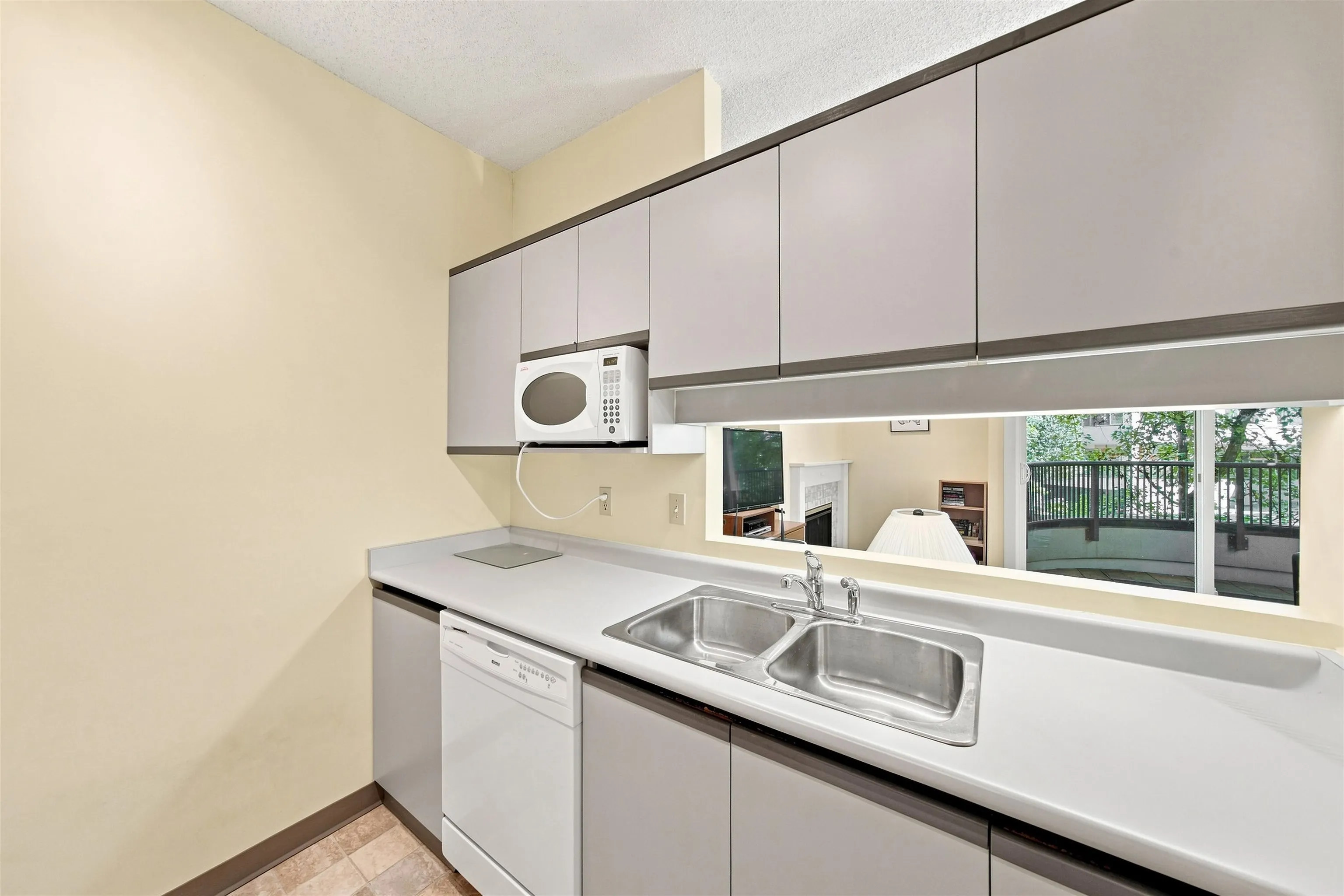 1924 Comox Street #209