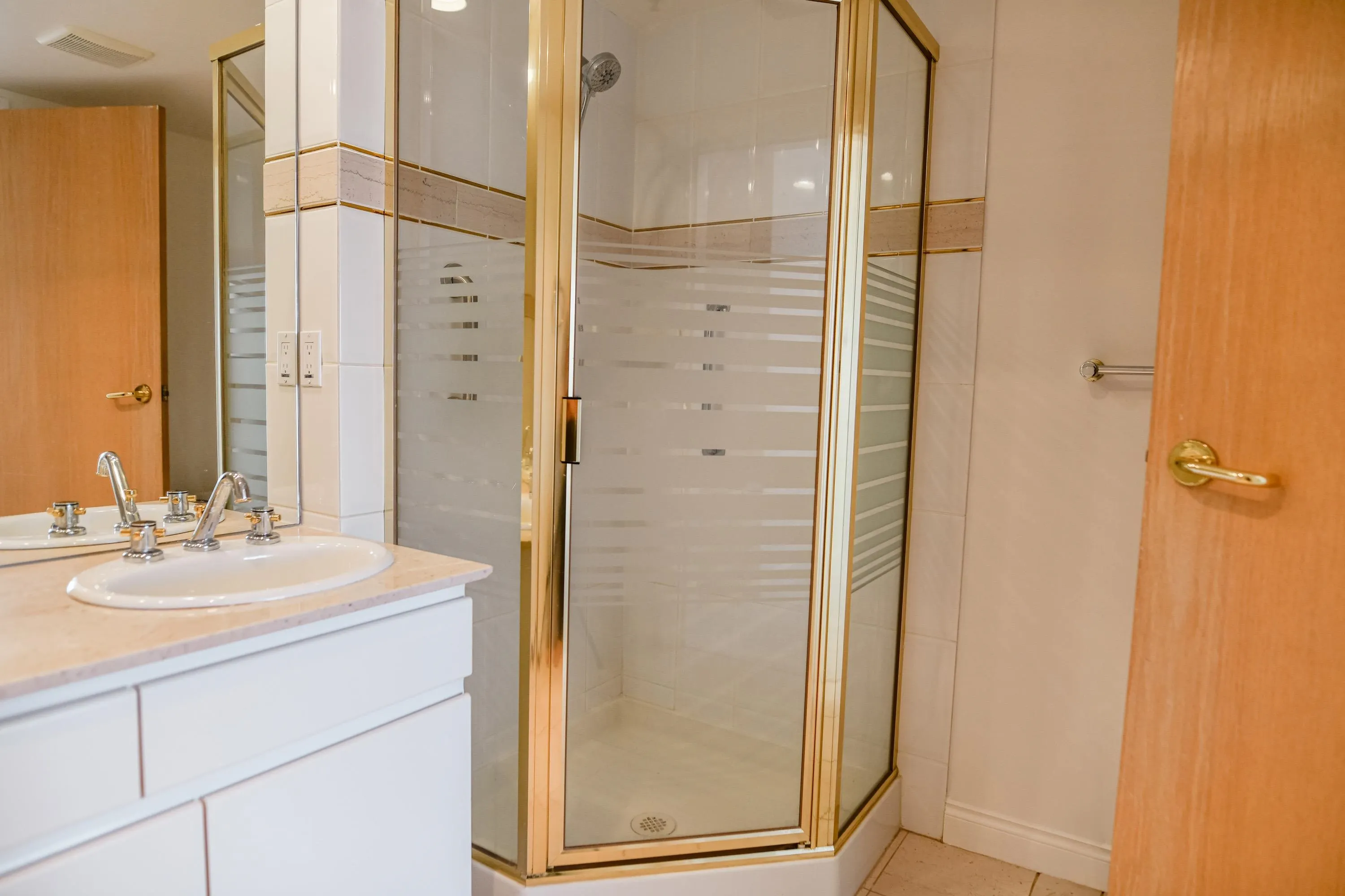 338 Taylor Way #15B