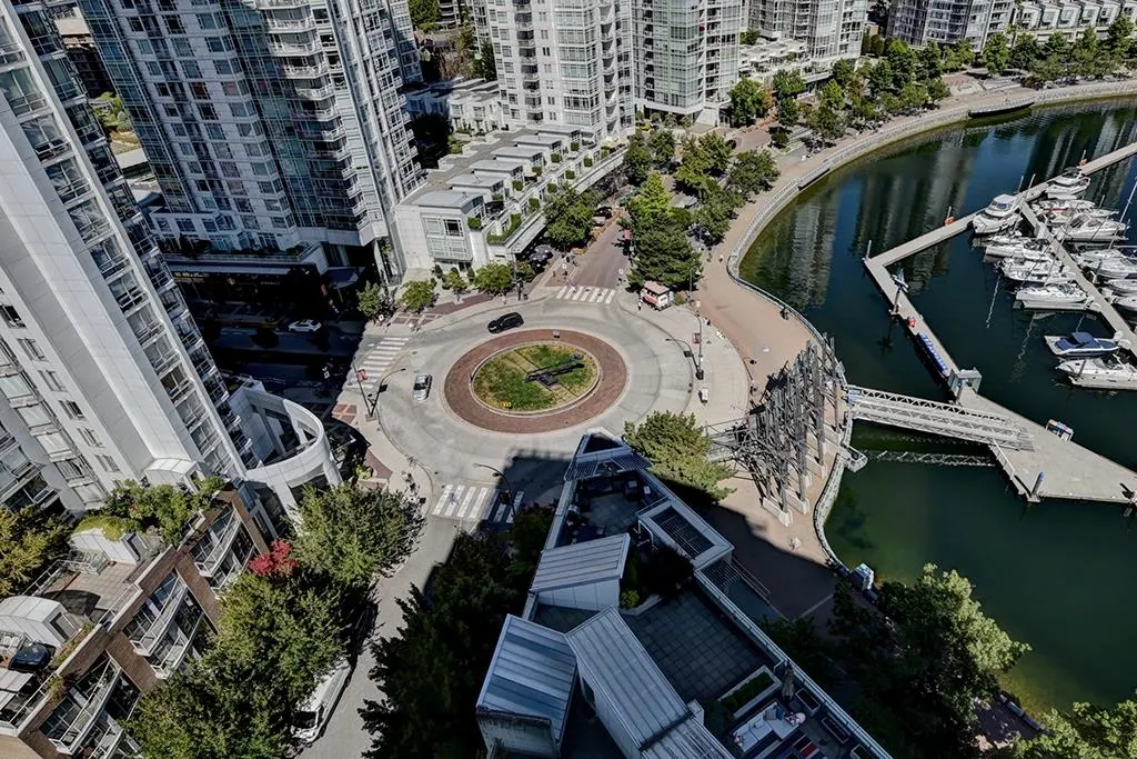 1228 Marinaside Crescent #2106