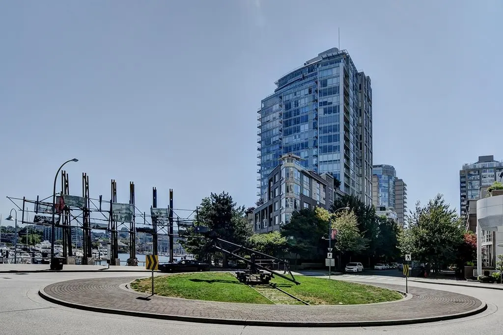 1228 Marinaside Crescent #2106