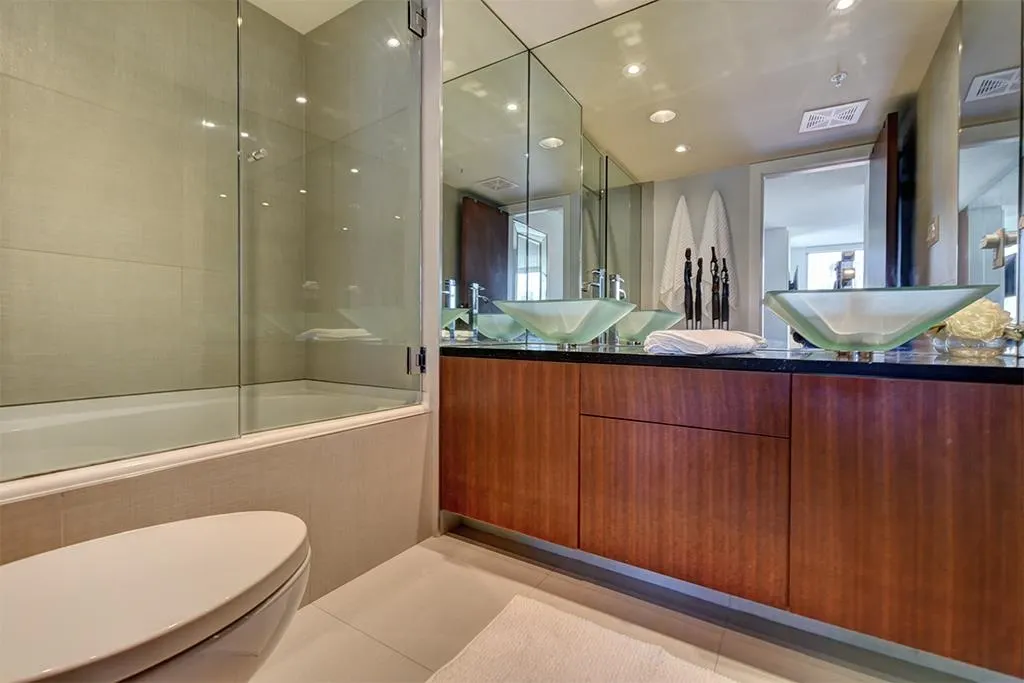 1228 Marinaside Crescent #2106