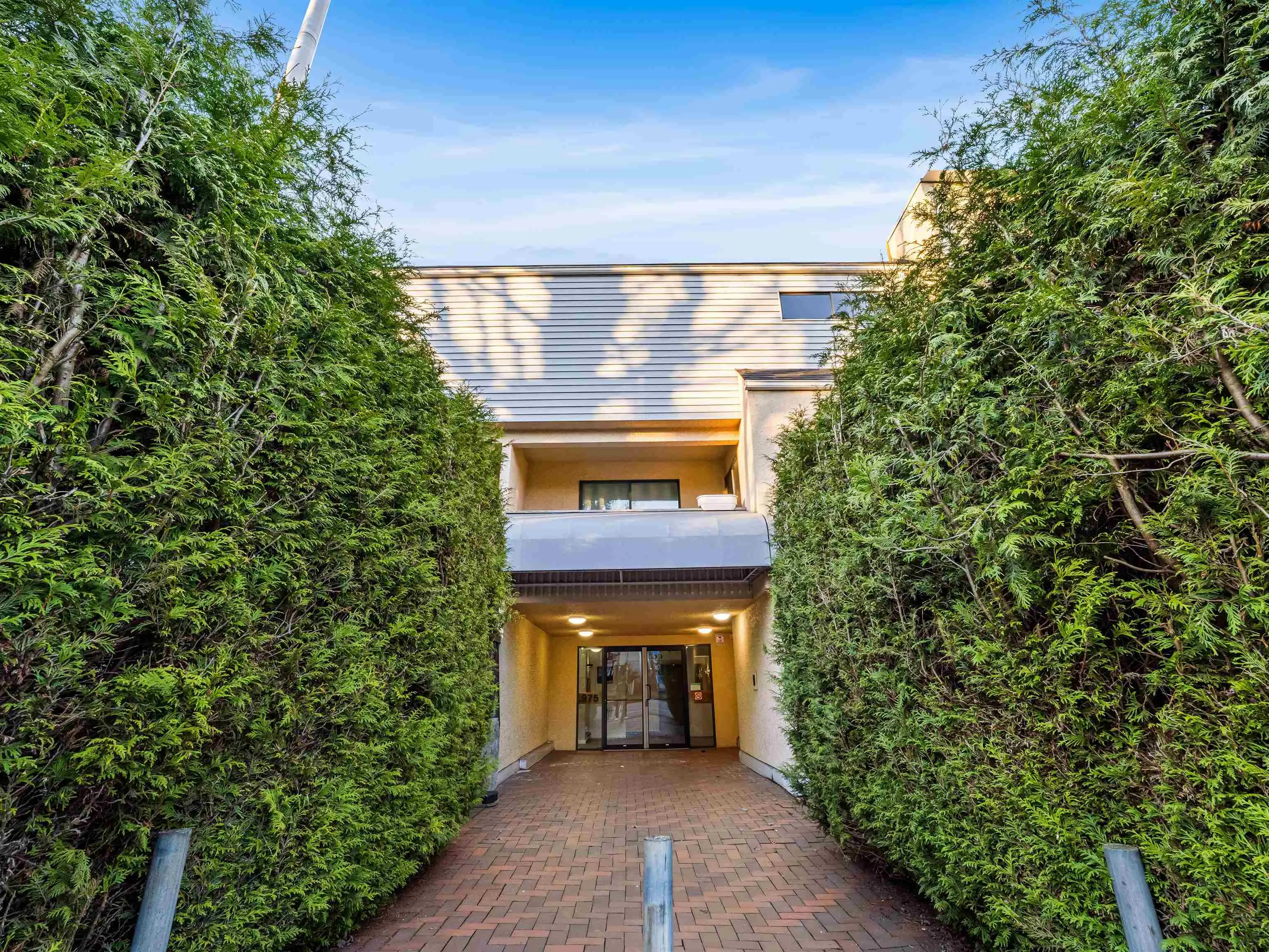 975 E Broadway #313
