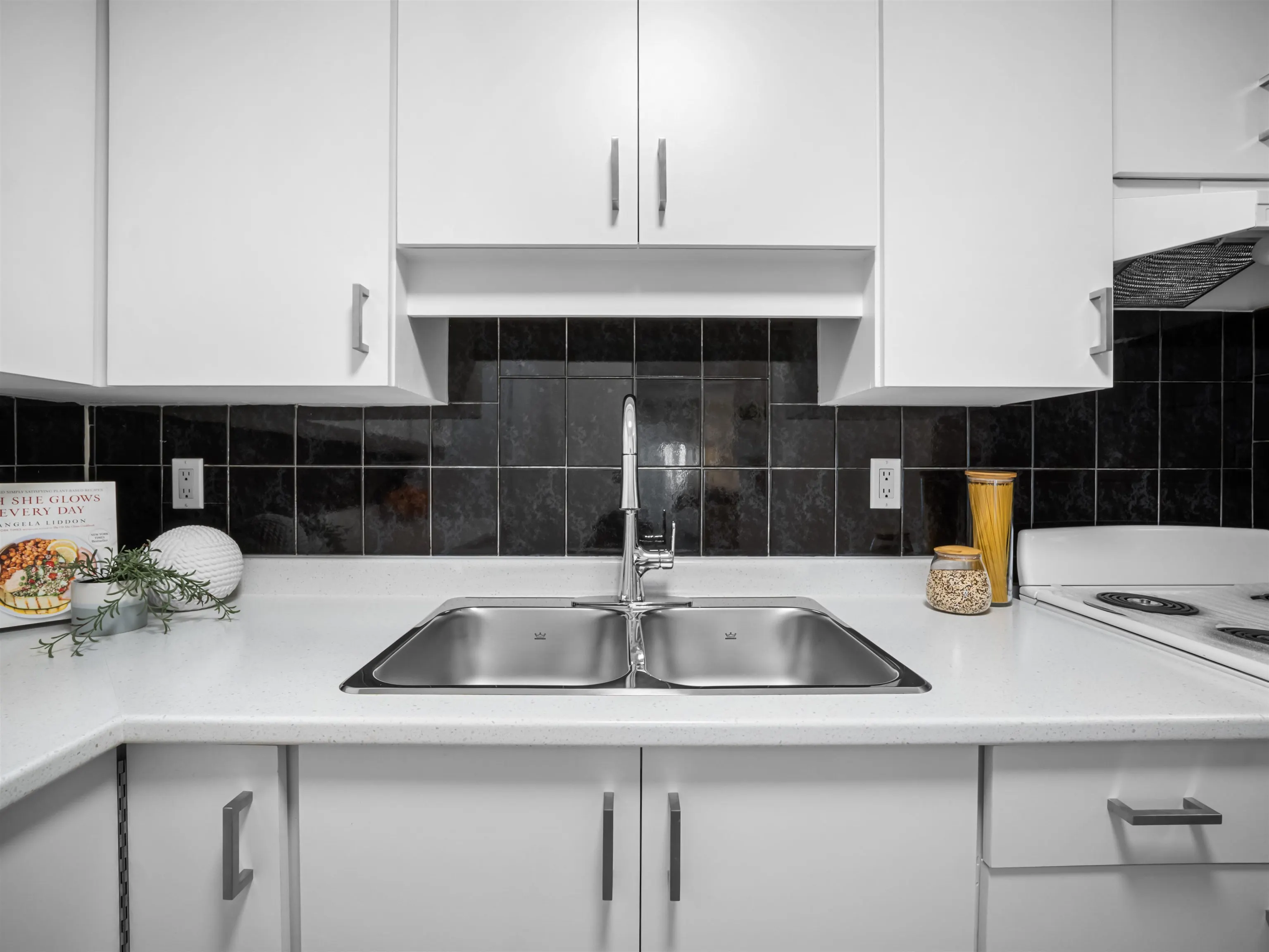 975 E Broadway #313