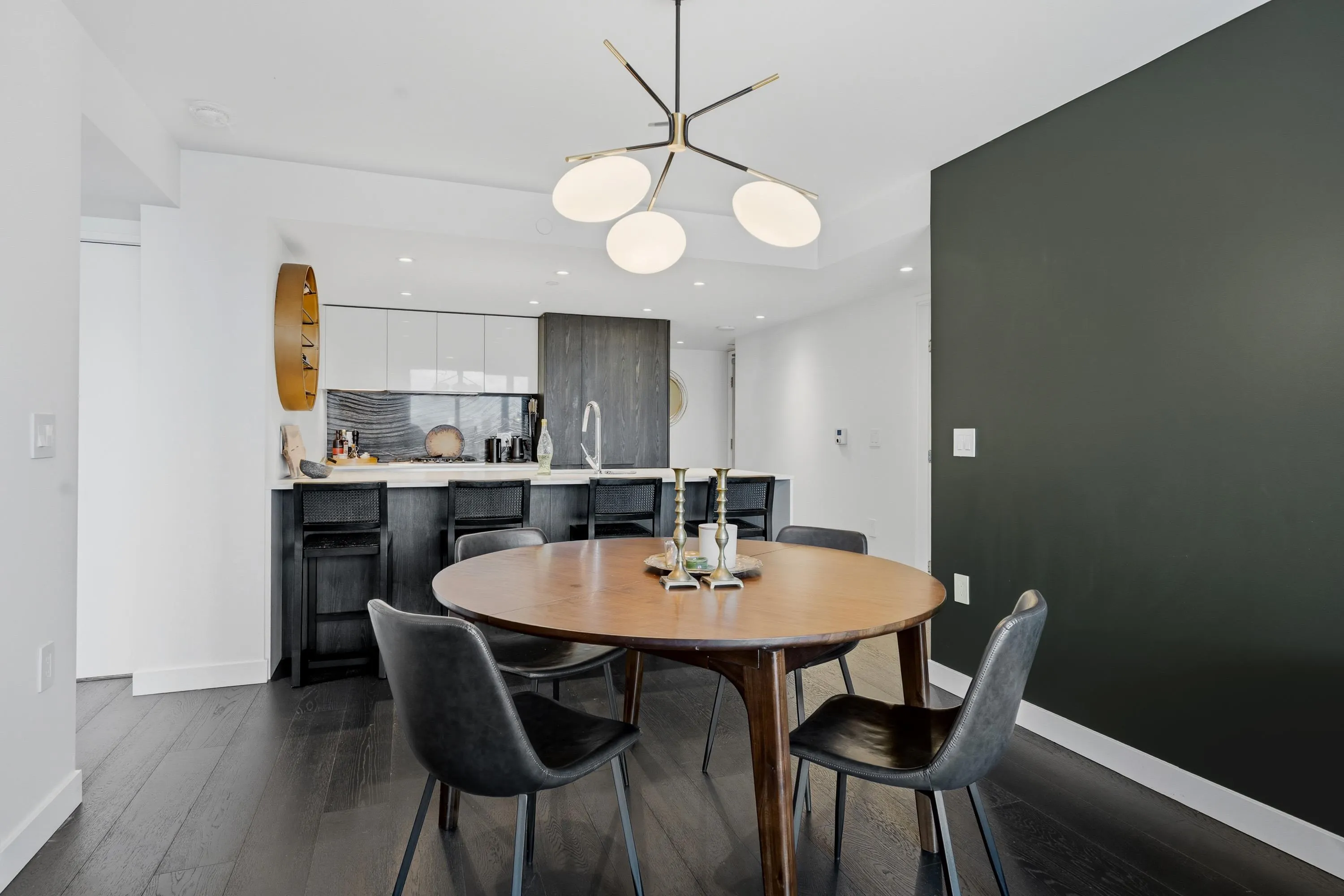 1111 Richards Street #2607