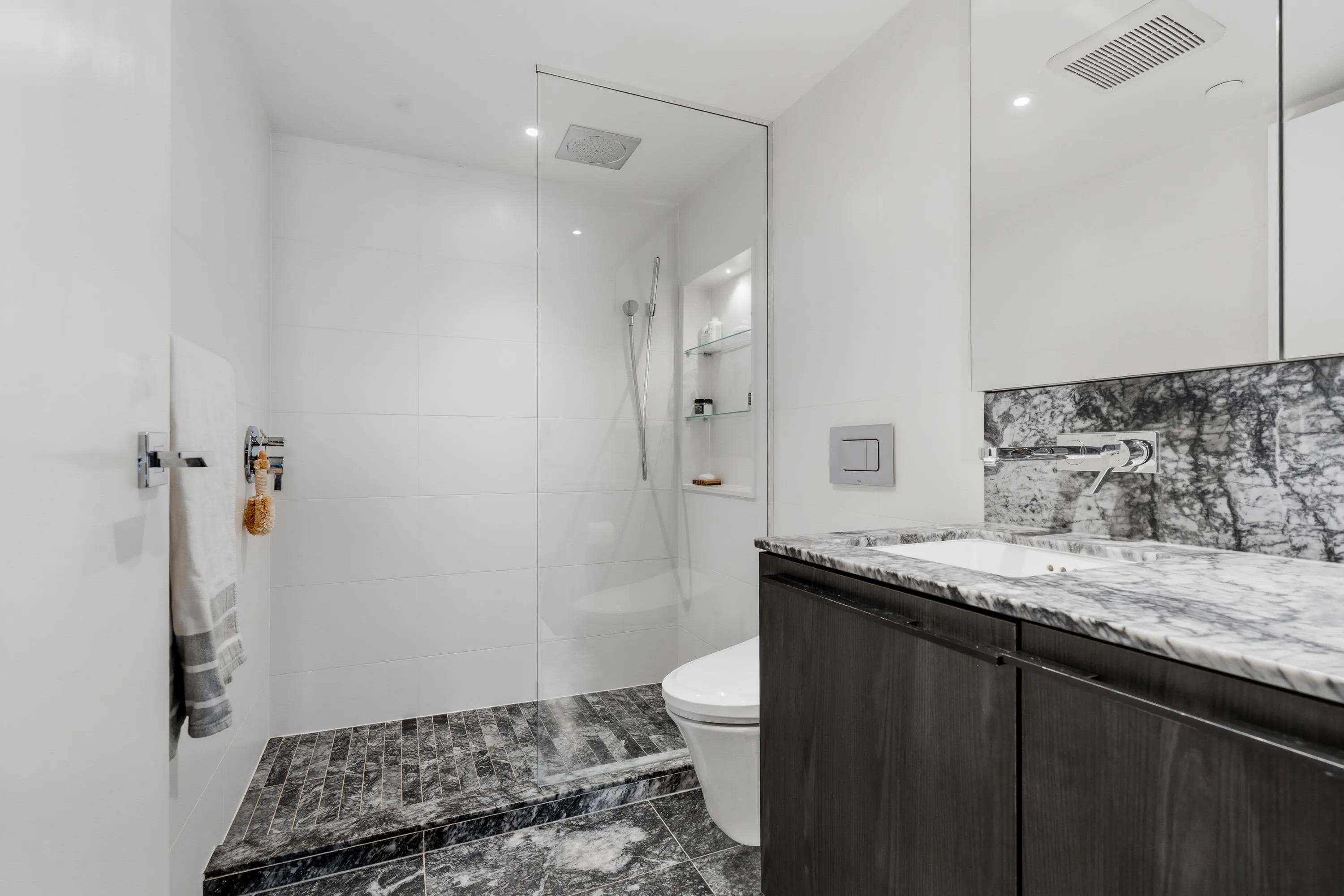 1111 Richards Street #2607