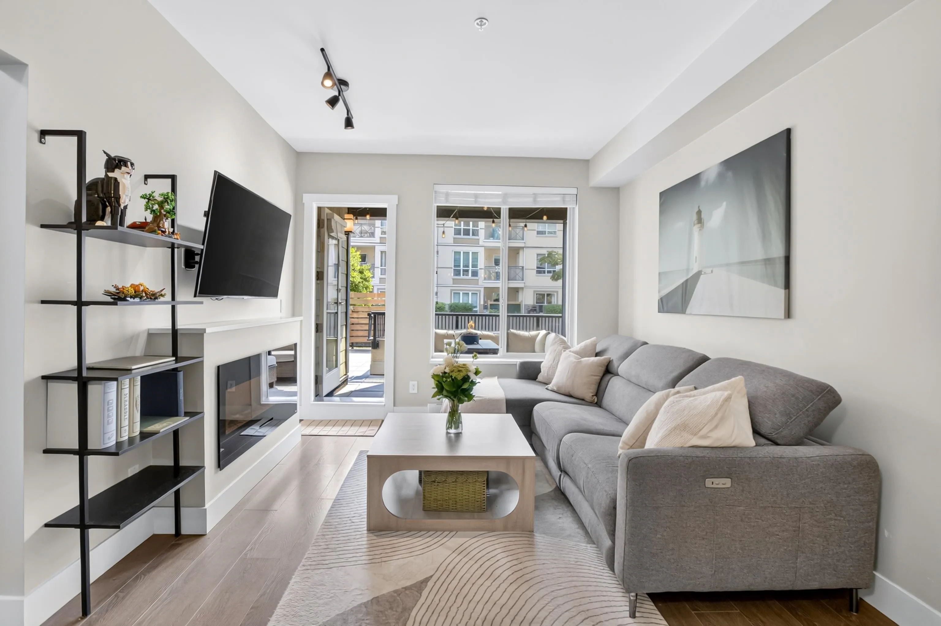 2460 Kelly Avenue #106