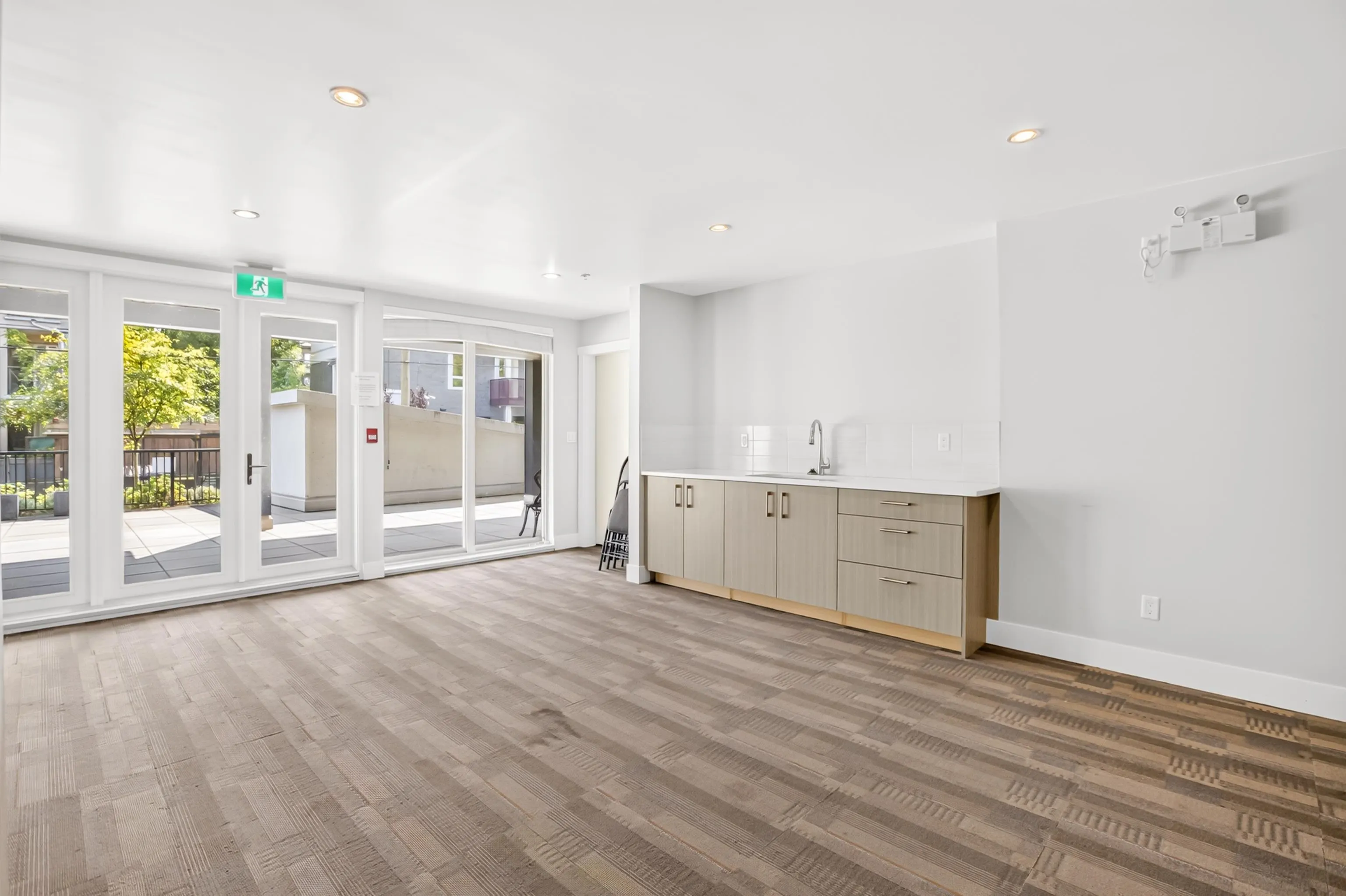 2460 Kelly Avenue #106