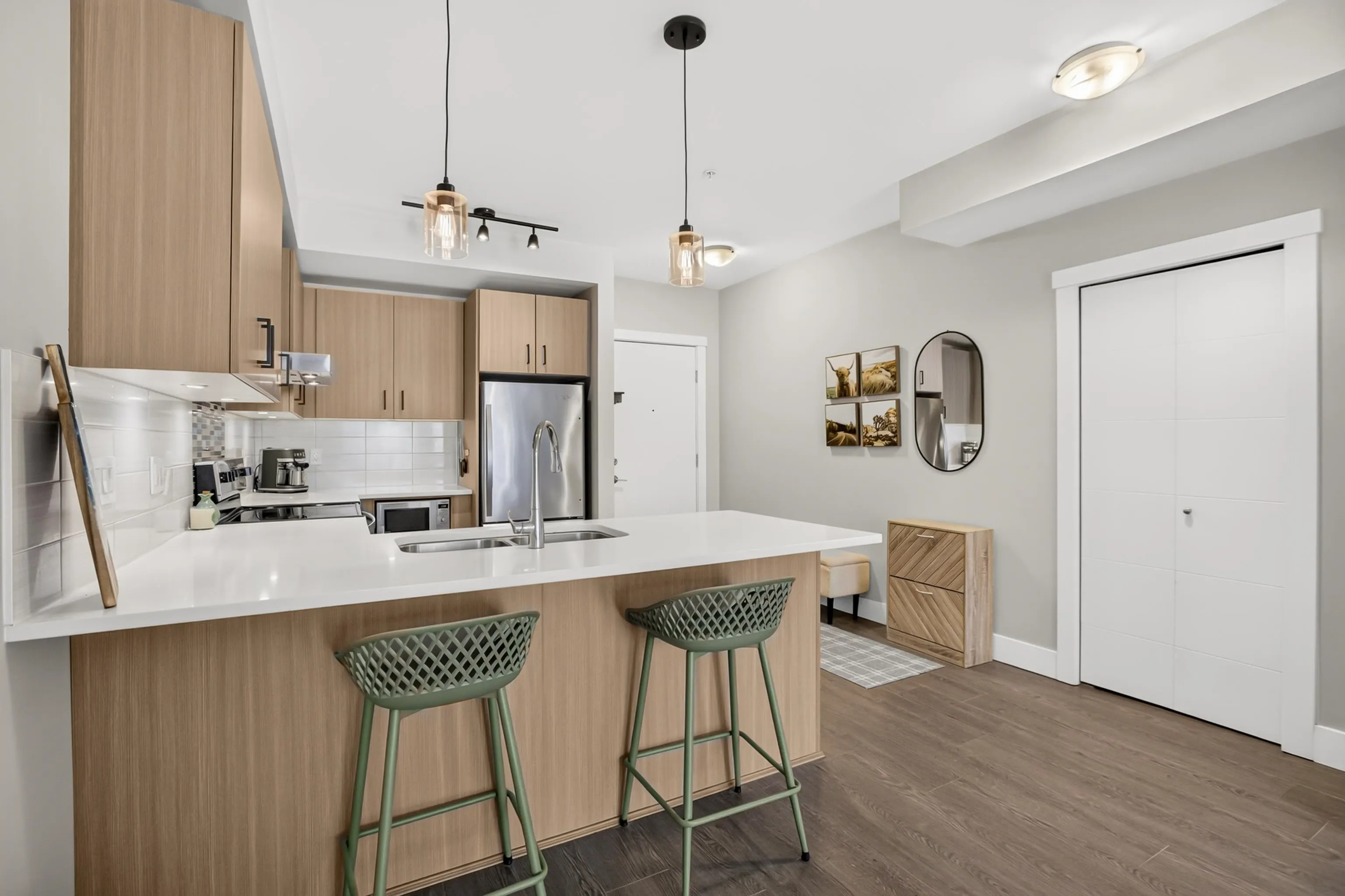 2460 Kelly Avenue #106