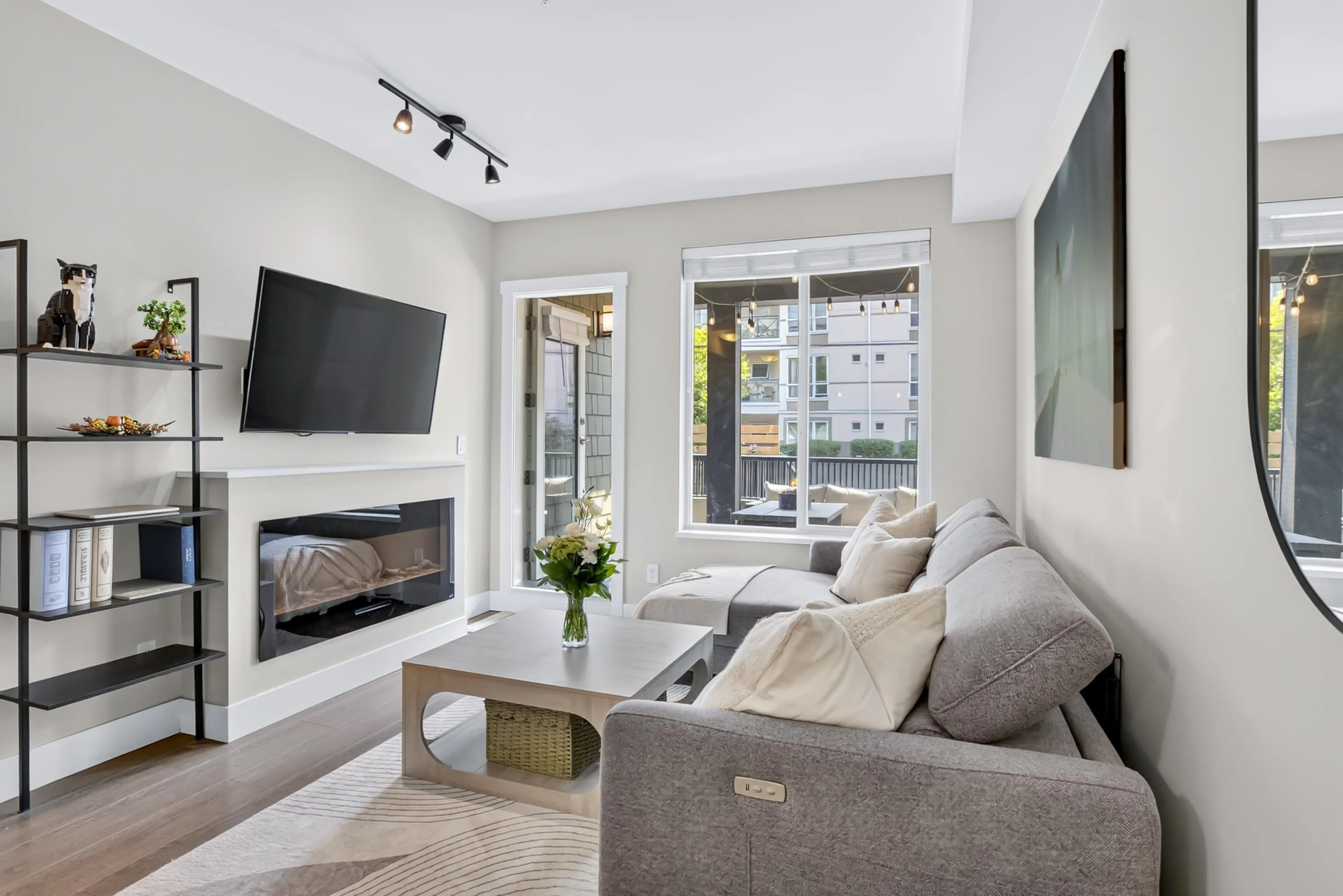 2460 Kelly Avenue #106