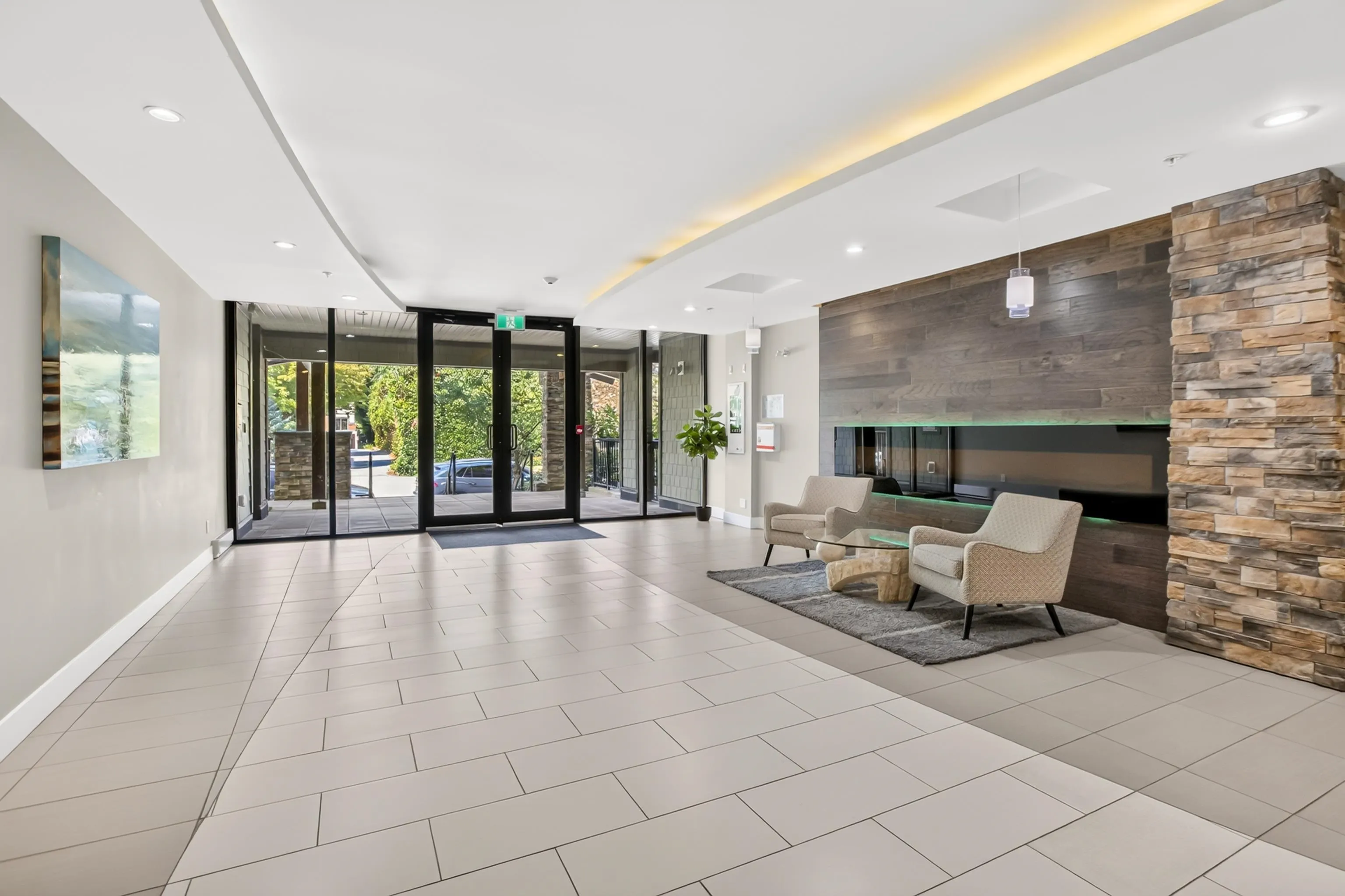 2460 Kelly Avenue #106